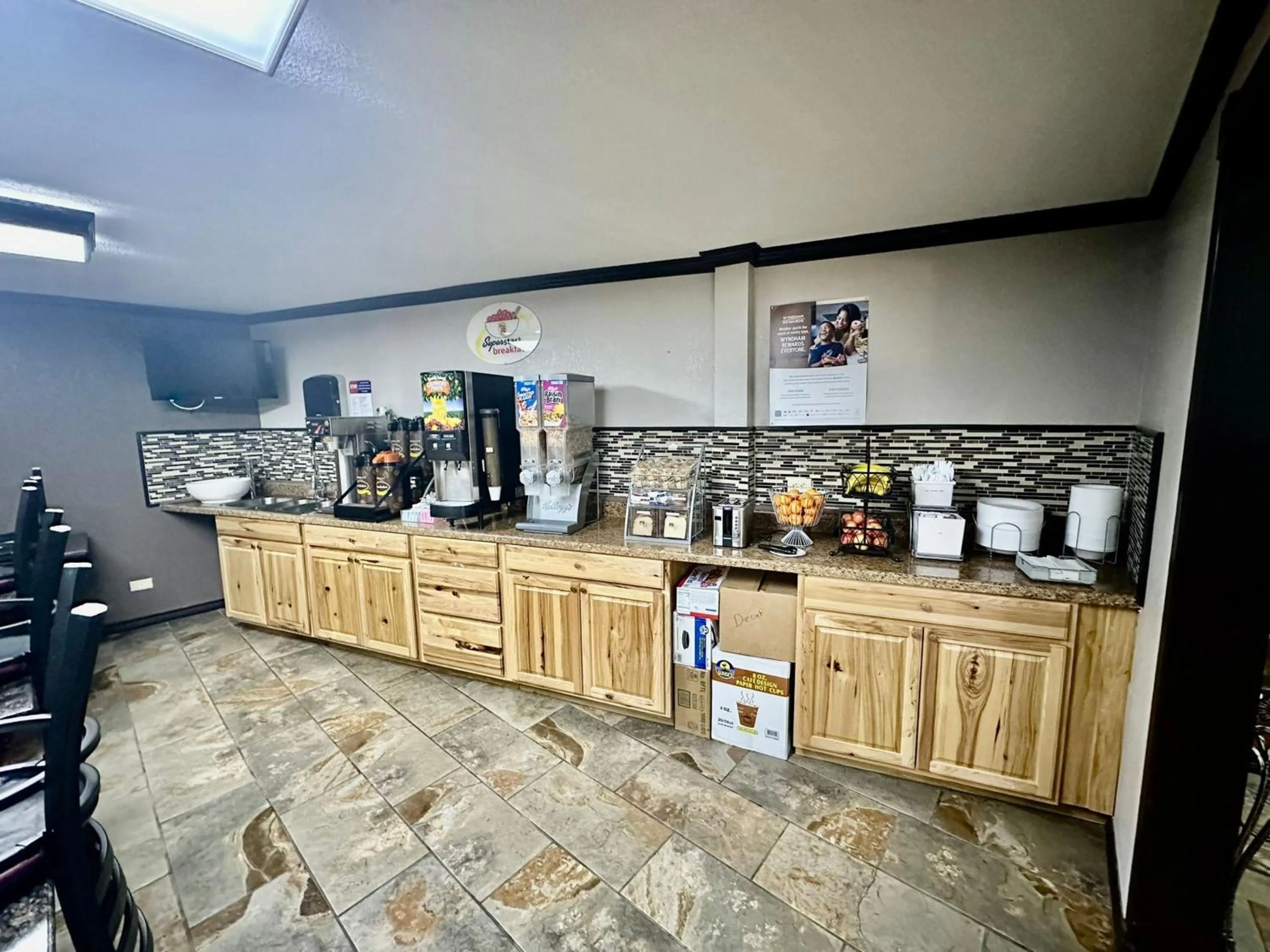 Breakfast in Super 8 by Wyndham Athens TX