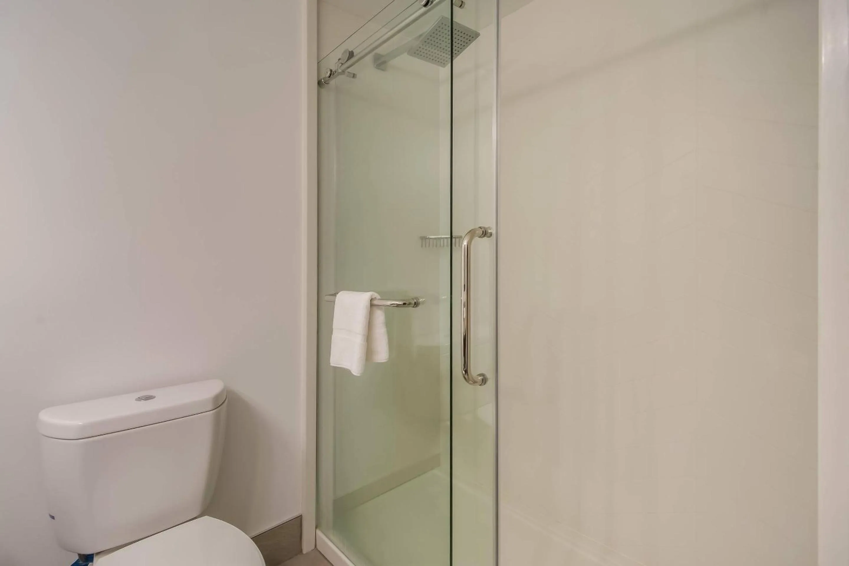 Bedroom in Country Inn & Suites by Radisson, Goldsboro, NC