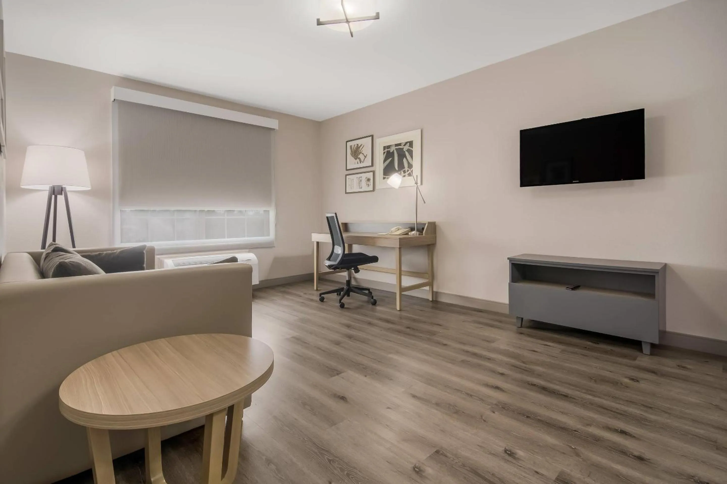 Bedroom, Bed in Country Inn & Suites by Radisson, Goldsboro, NC