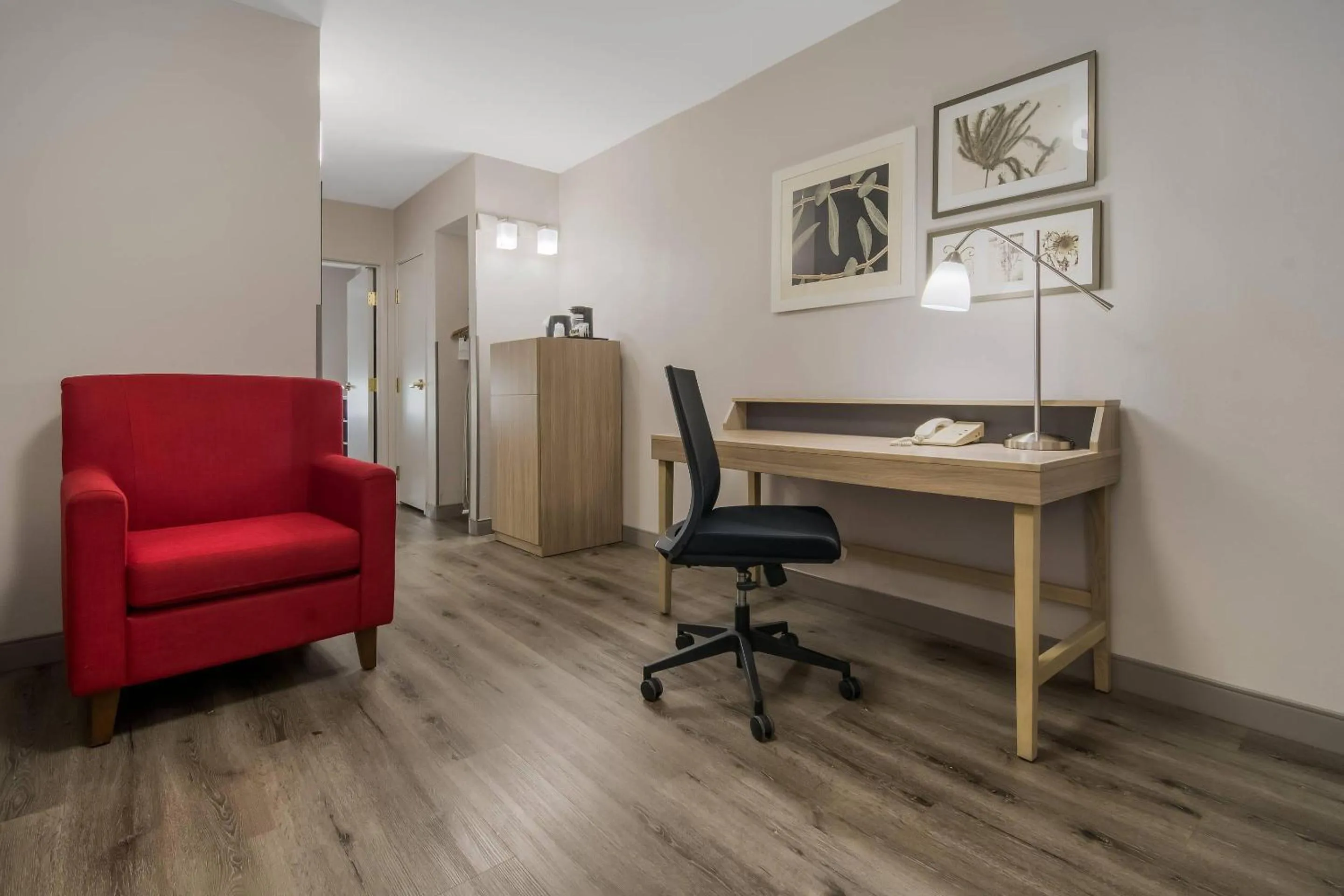 Bedroom in Country Inn & Suites by Radisson, Goldsboro, NC