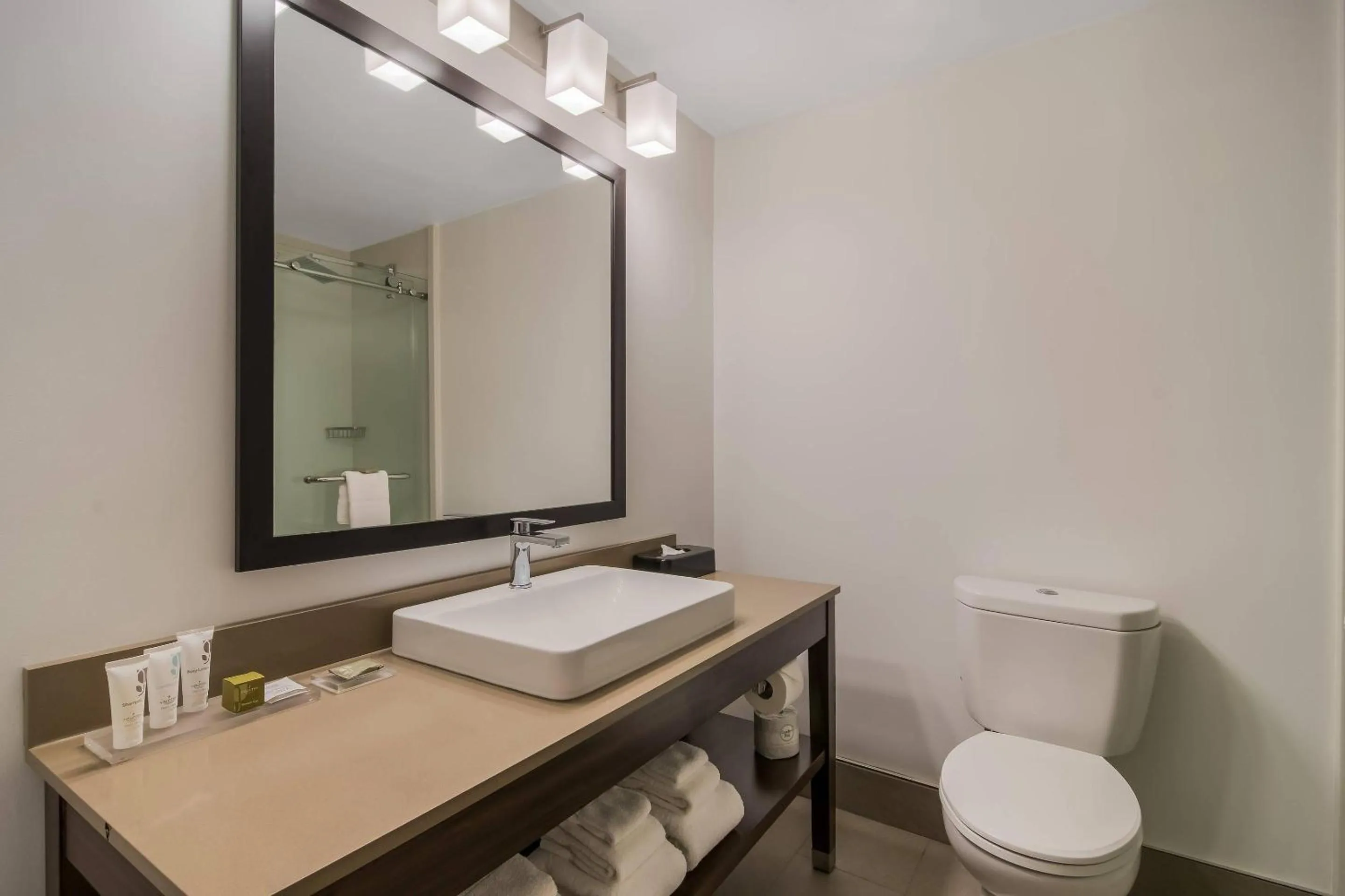 Bedroom in Country Inn & Suites by Radisson, Goldsboro, NC