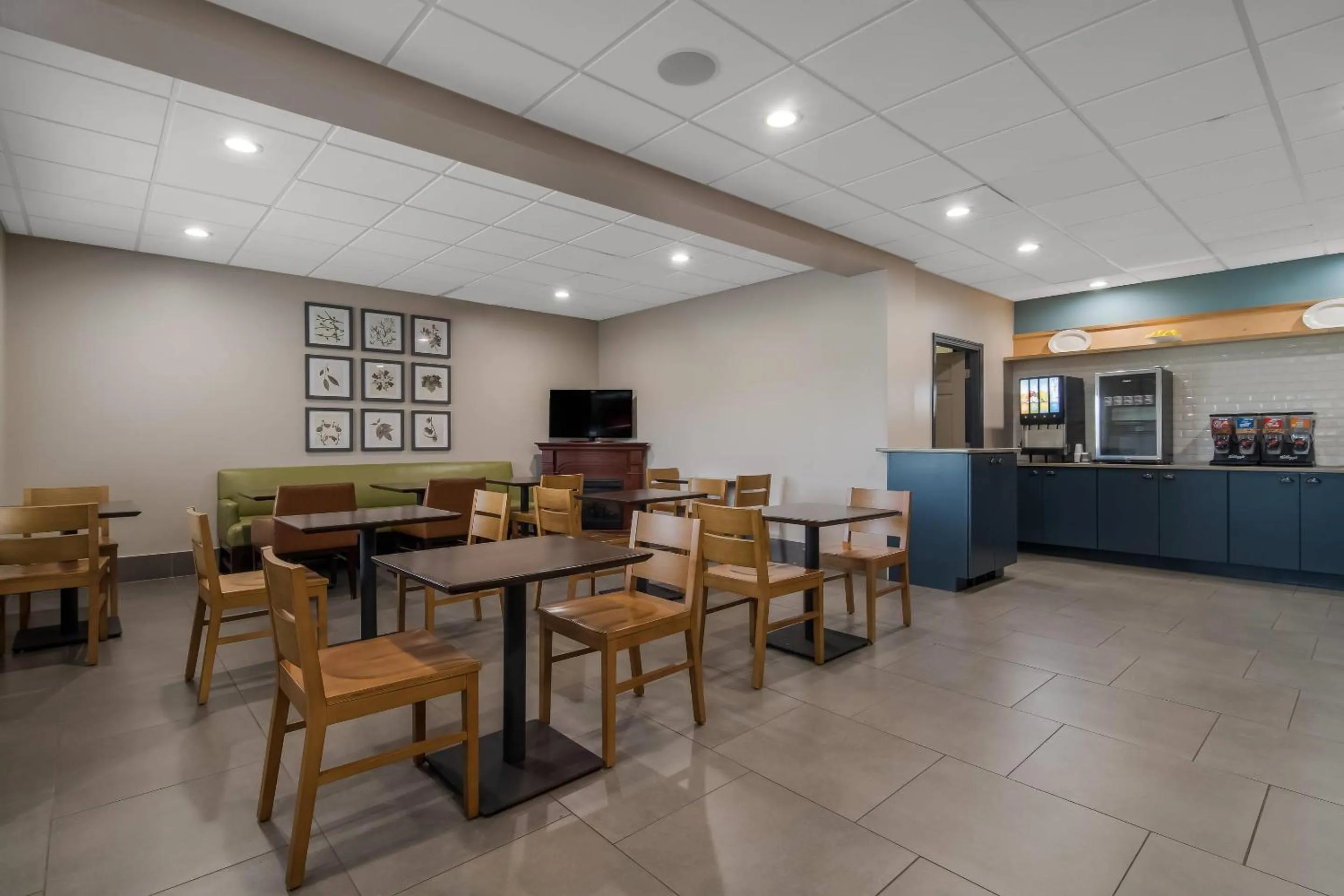 Breakfast in Country Inn & Suites by Radisson, Goldsboro, NC
