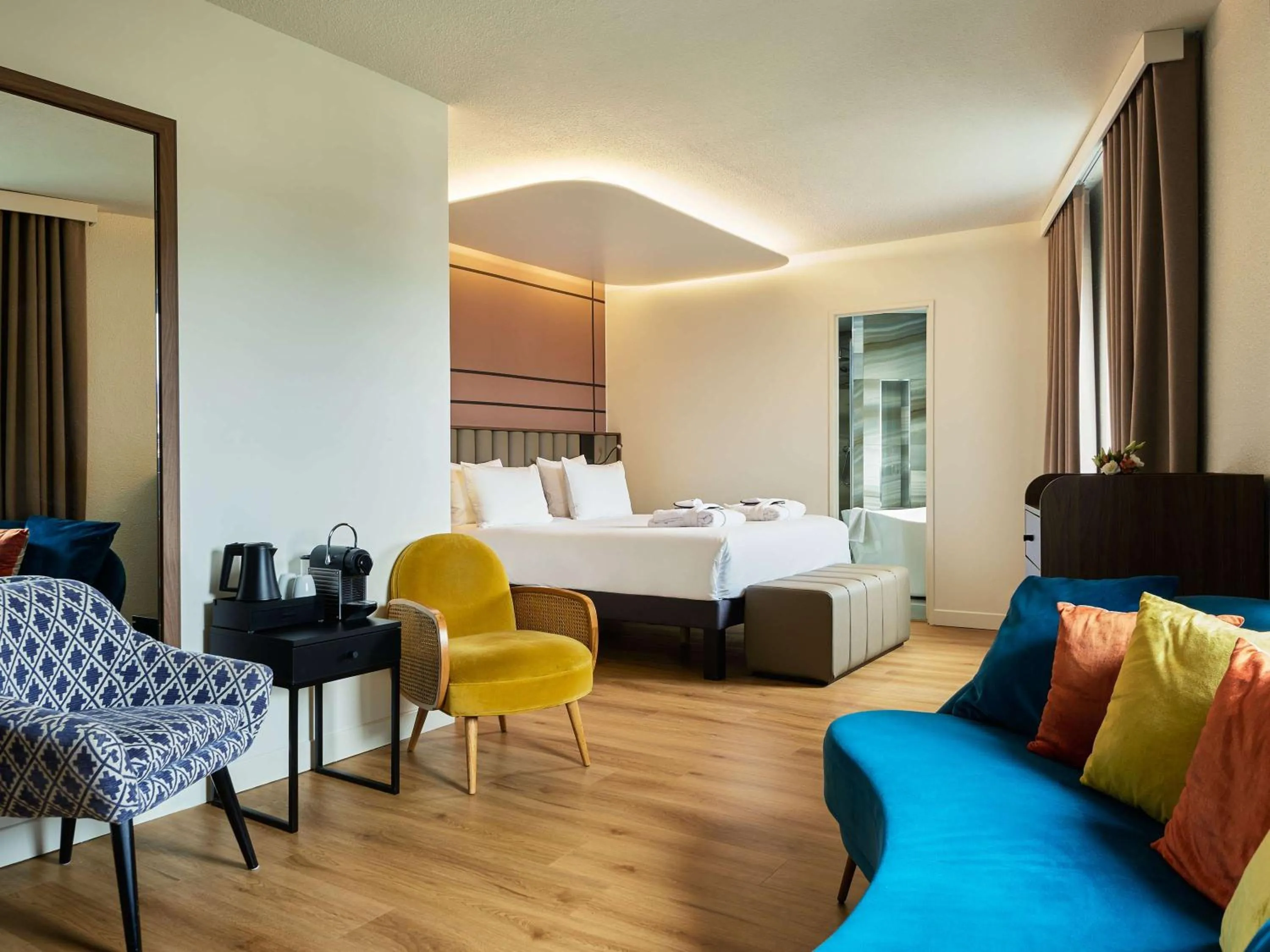 Bedroom, Bed in Qualys - Hotel Nanterre - Paris la DÃ©fense