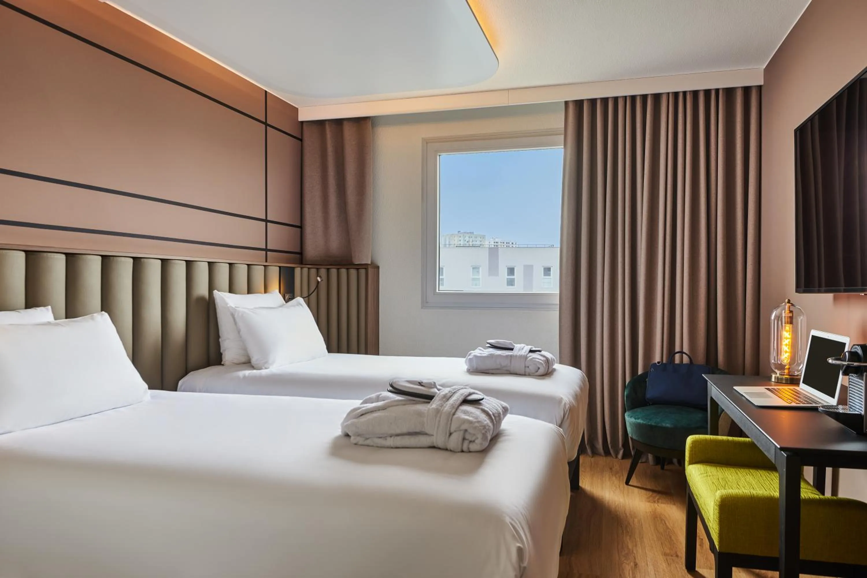 Bed in Qualys - Hotel Nanterre - Paris la DÃ©fense