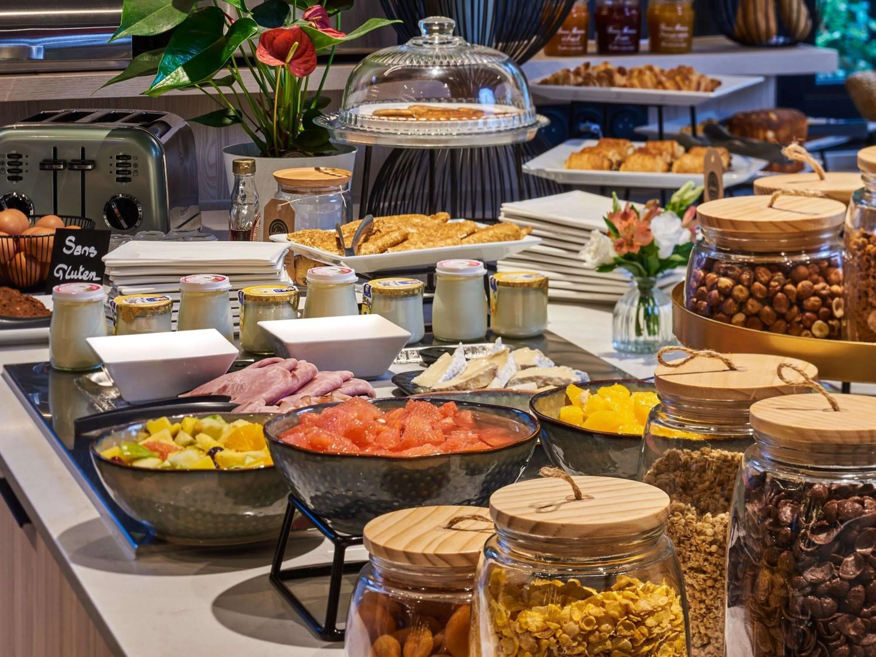 Breakfast in Qualys - Hotel Nanterre - Paris la DÃ©fense