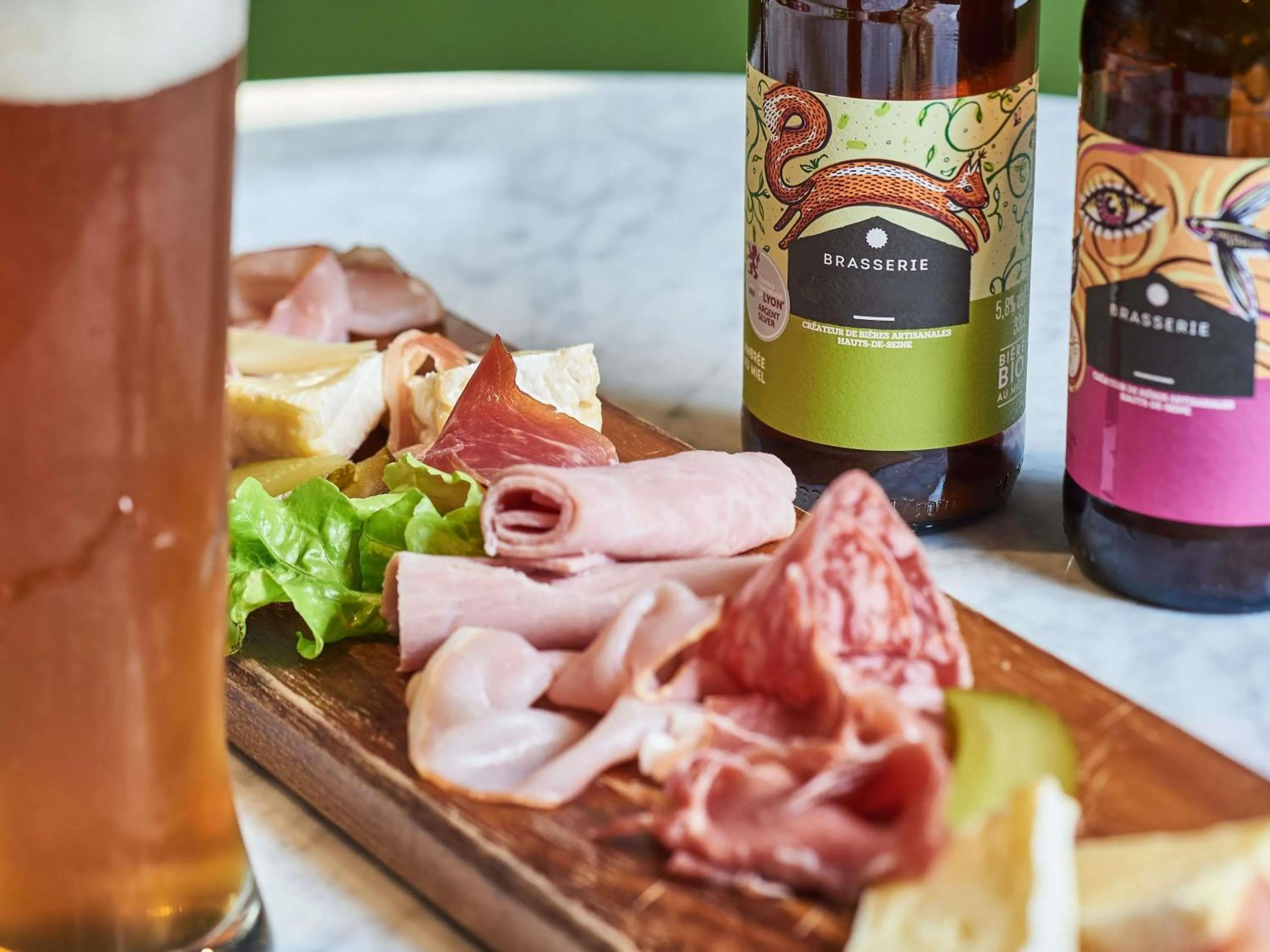 Lounge or bar in Mercure Paris Nanterre