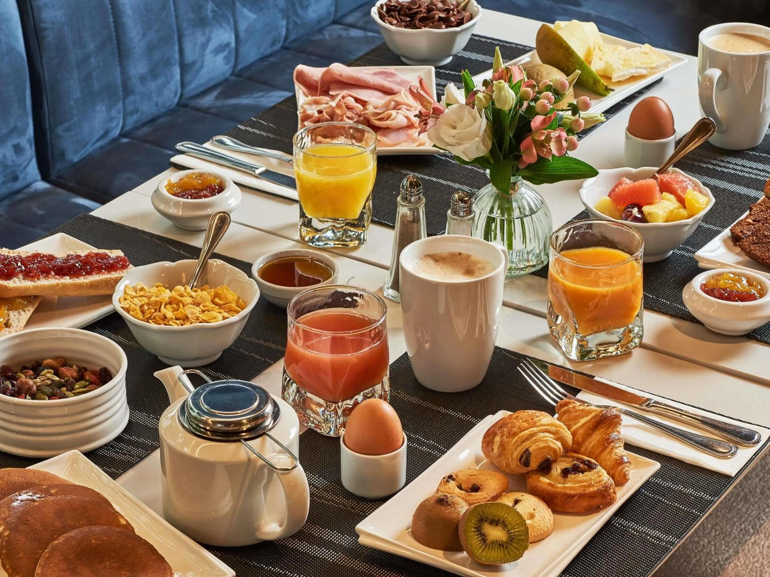 Breakfast in Mercure Paris Nanterre