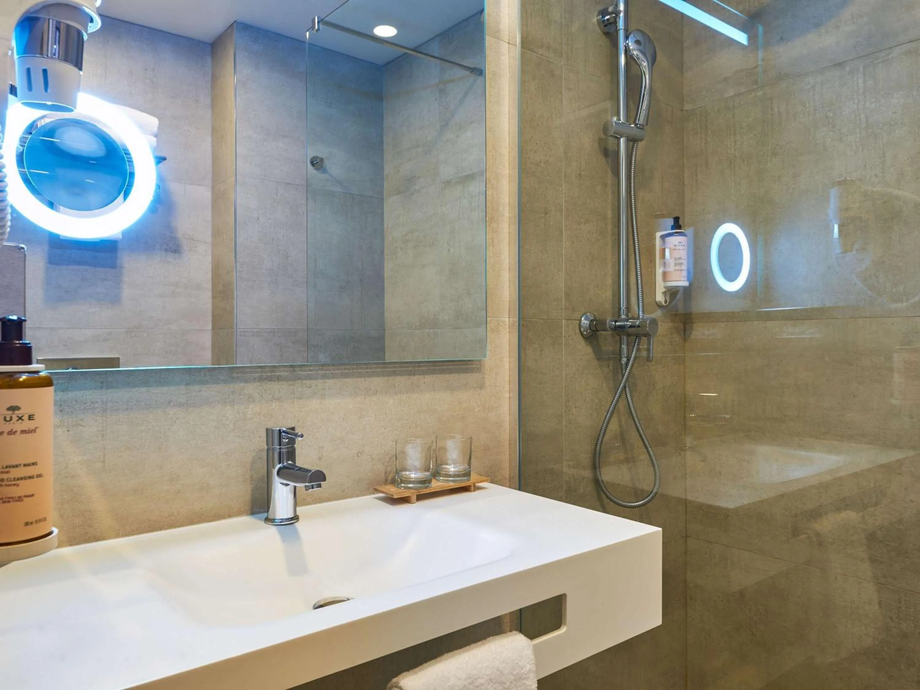 Bedroom, Bathroom in Qualys - Hotel Nanterre - Paris la DÃ©fense