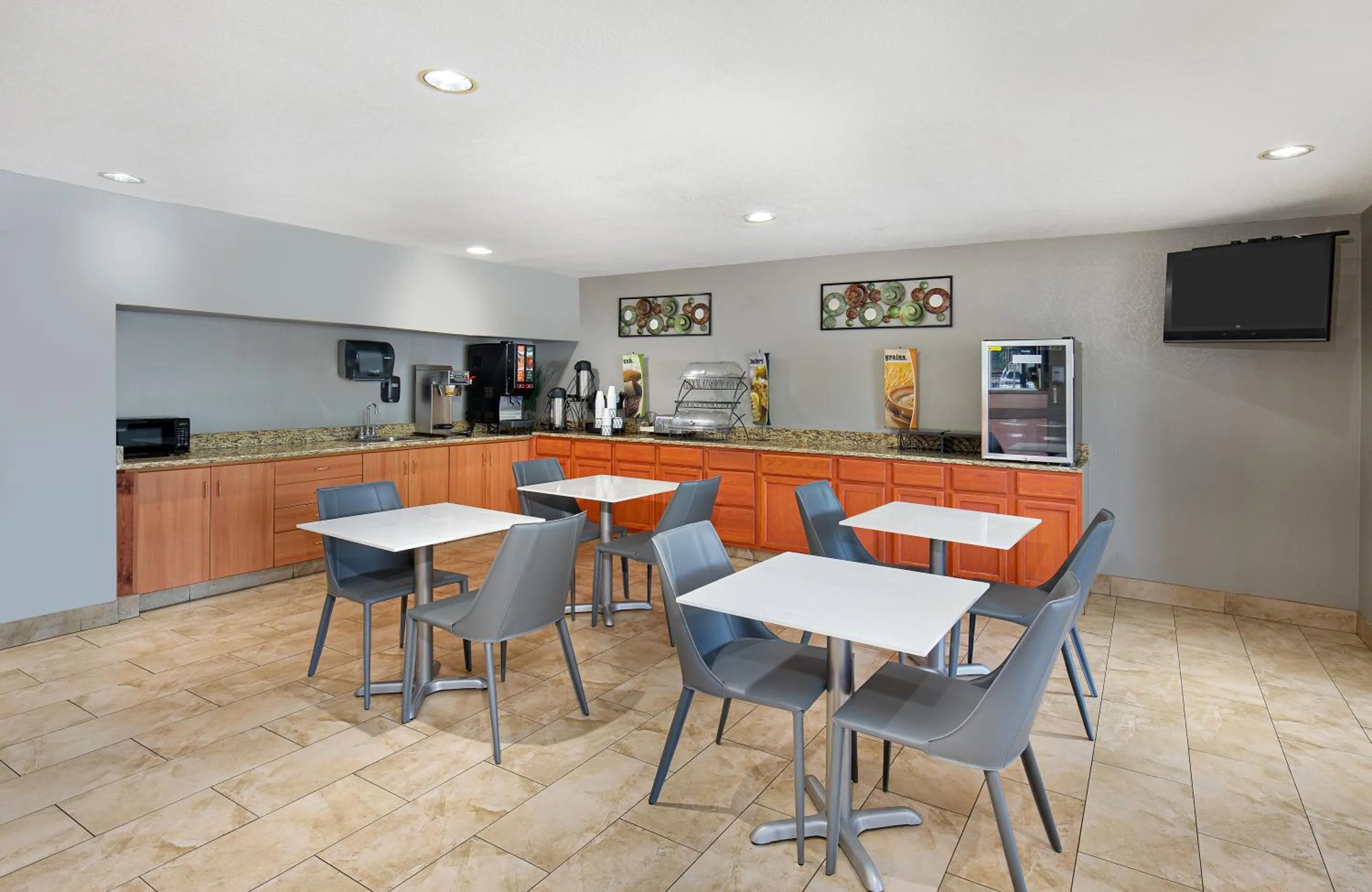 Breakfast in Microtel Inn & Suites by Wyndham Cordova Memphis I-40 East