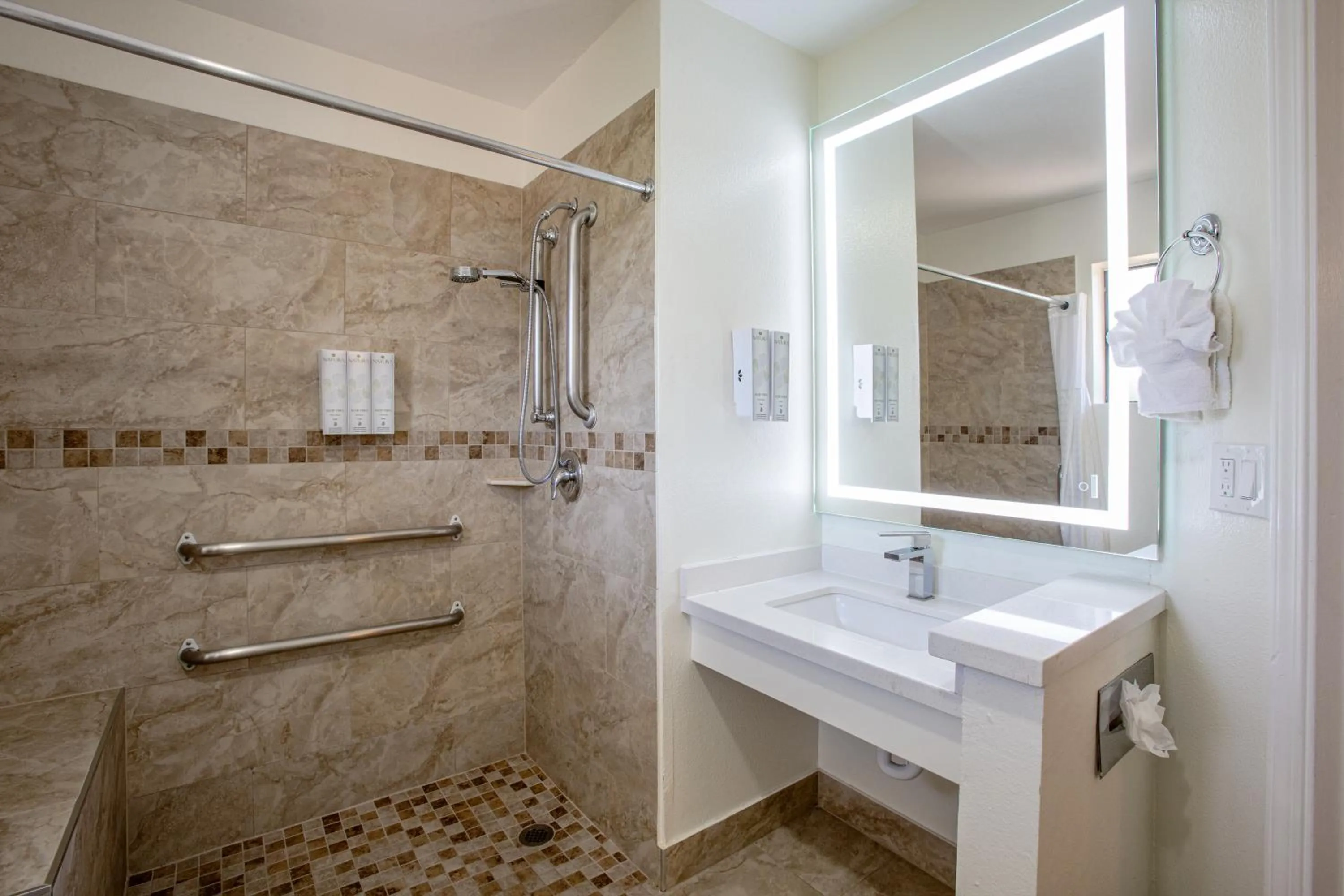 Shower in GreenTree Inn Sedona