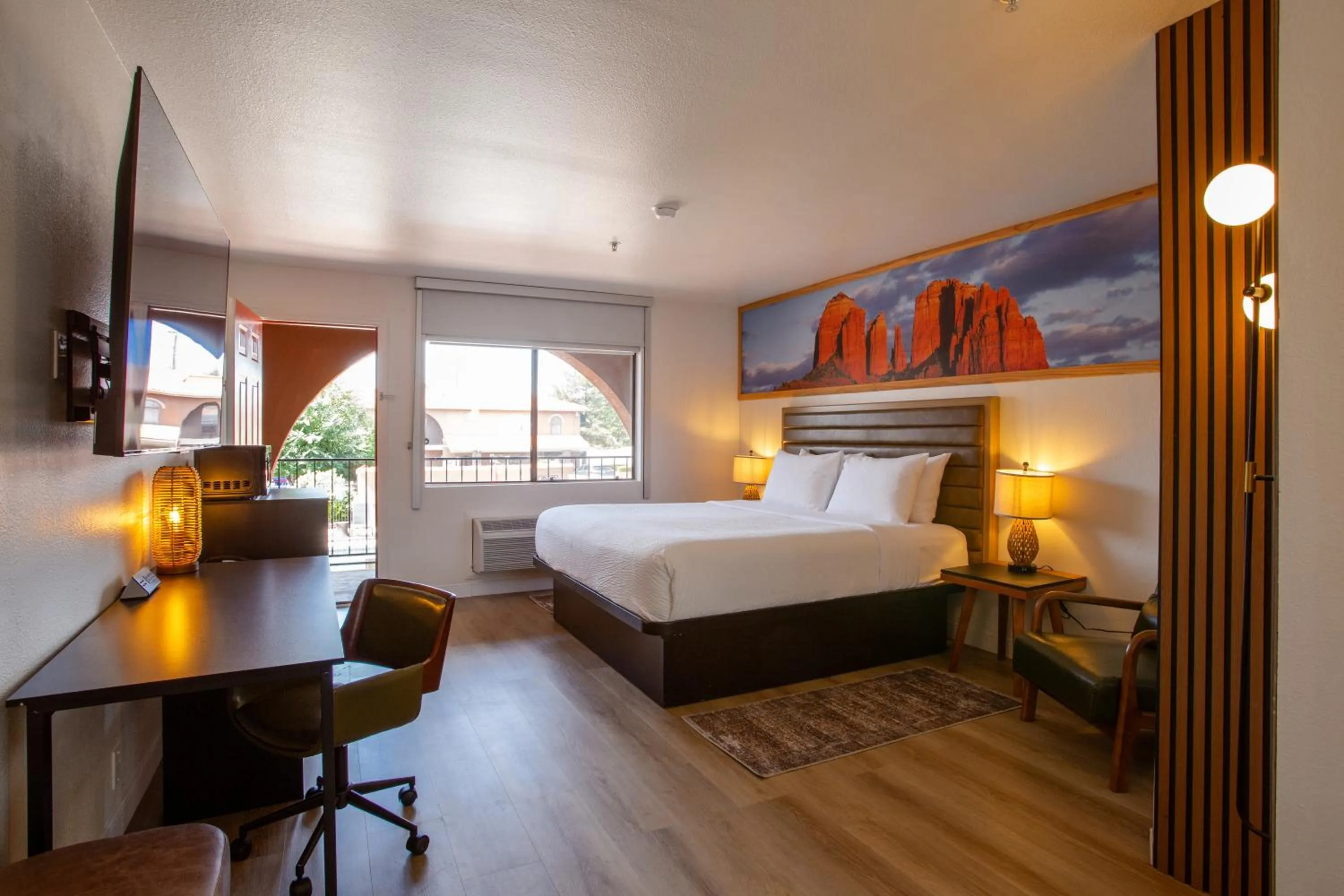 Photo of the whole room, Bed in GreenTree Inn Sedona