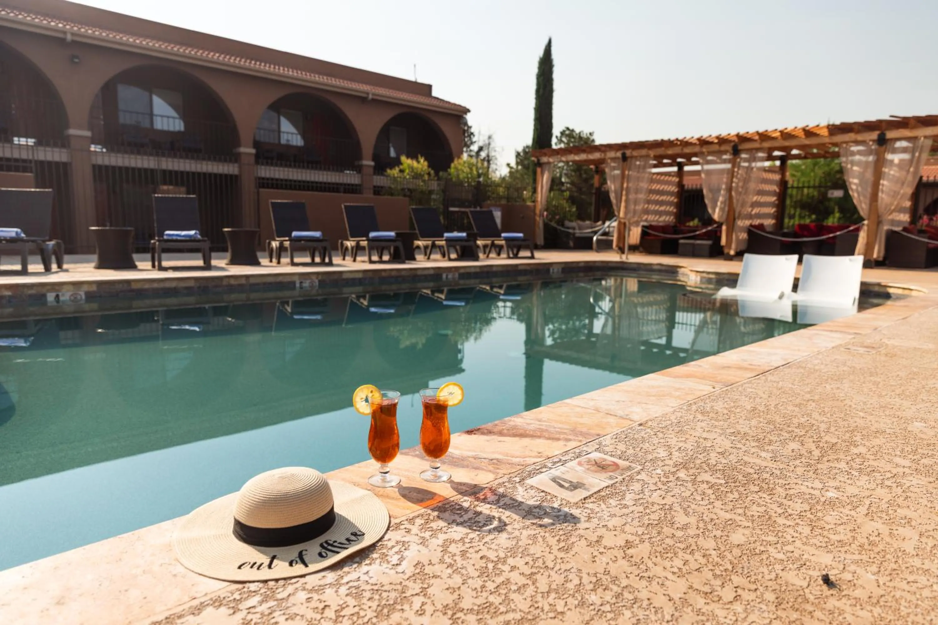 Swimming pool in GreenTree Inn Sedona