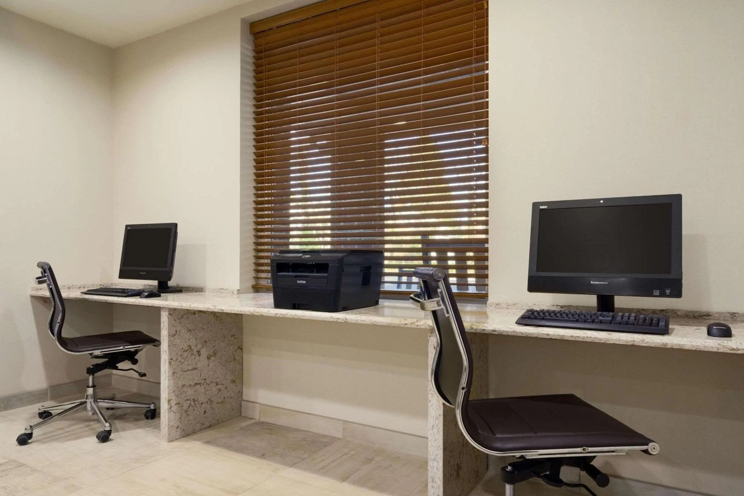 Business facilities in Country Inn & Suites by Radisson, Williamsburg Historic Area, VA