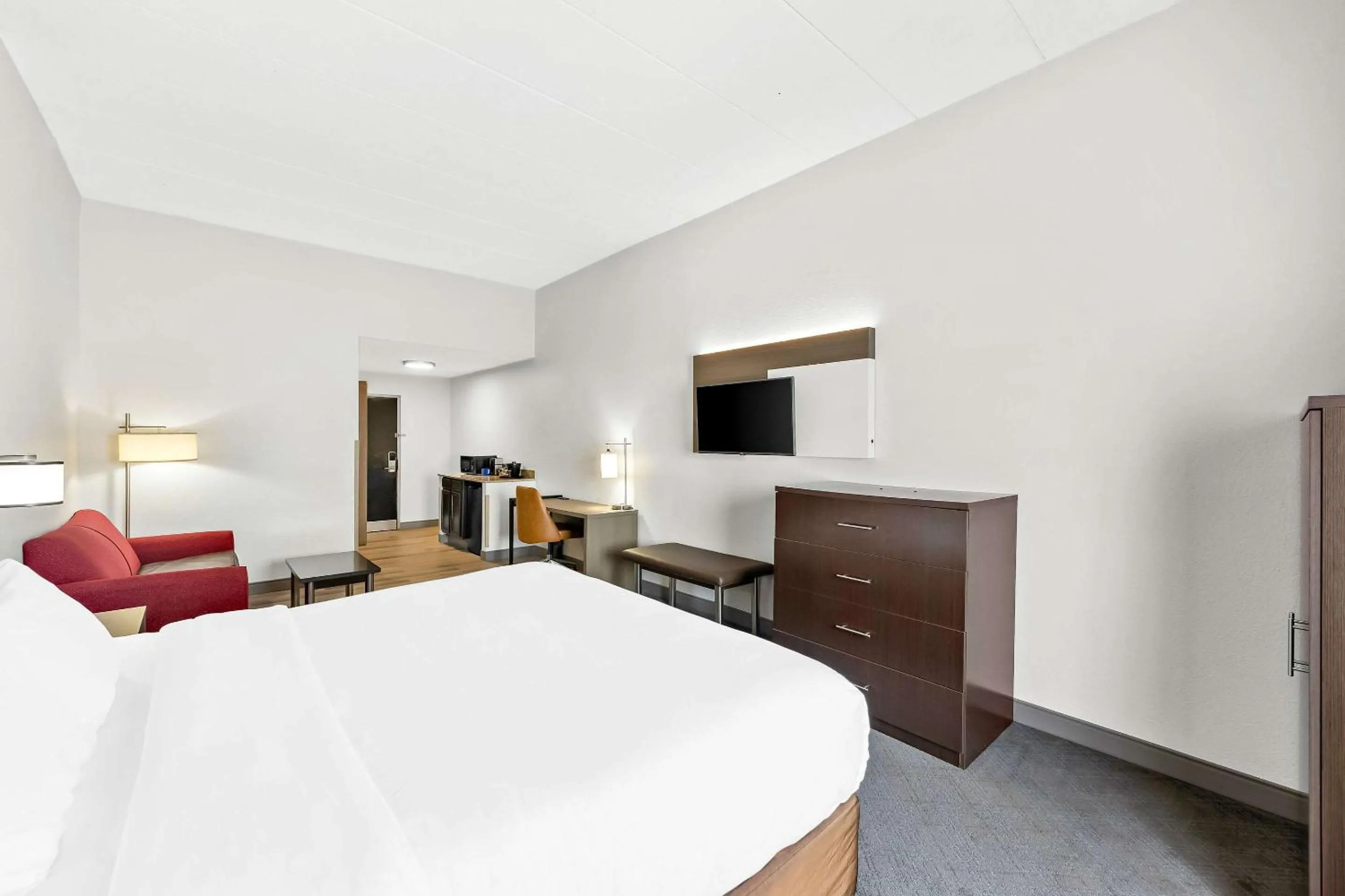 Bedroom, Bed in Comfort Suites Columbus