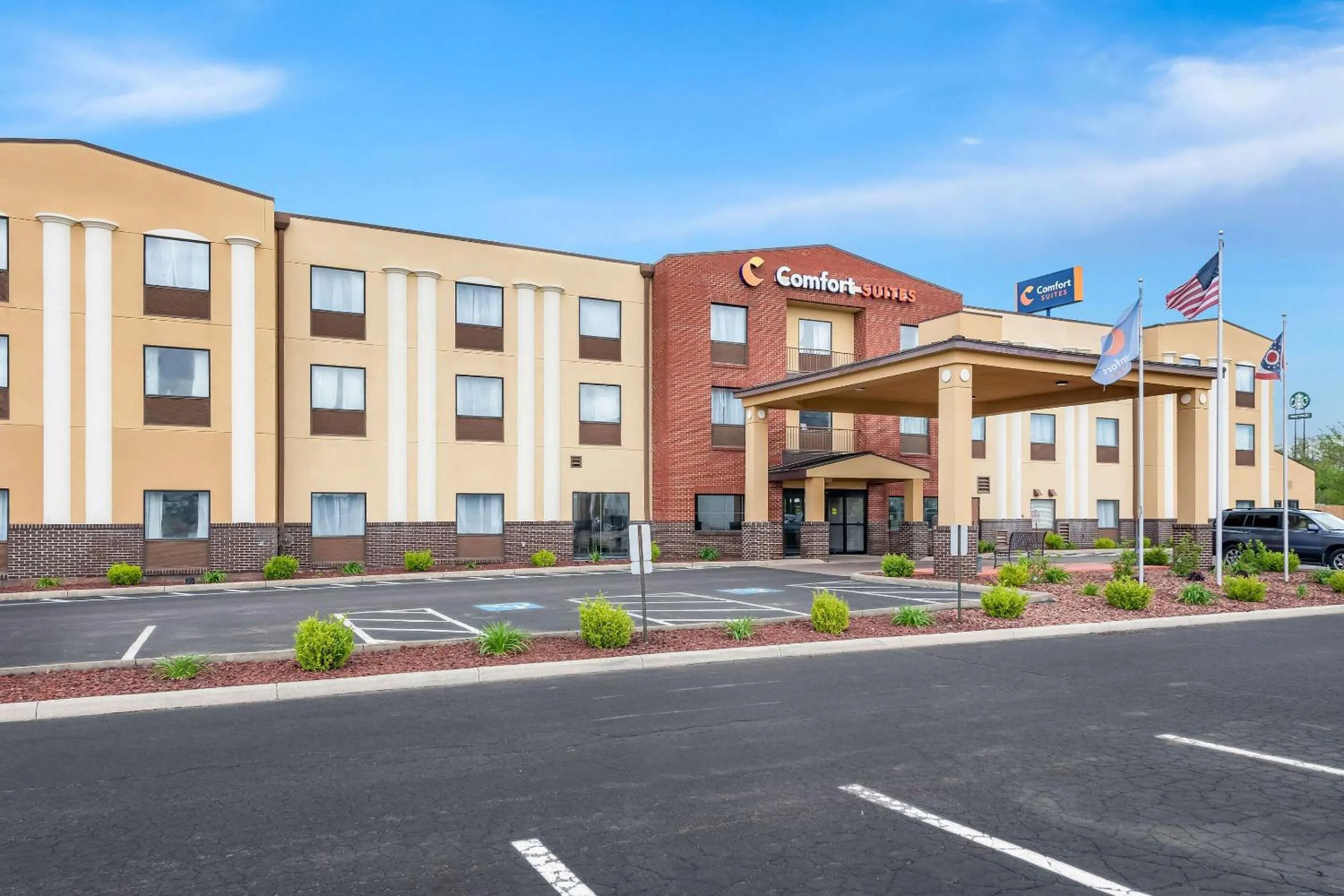 Property building in Comfort Suites Columbus
