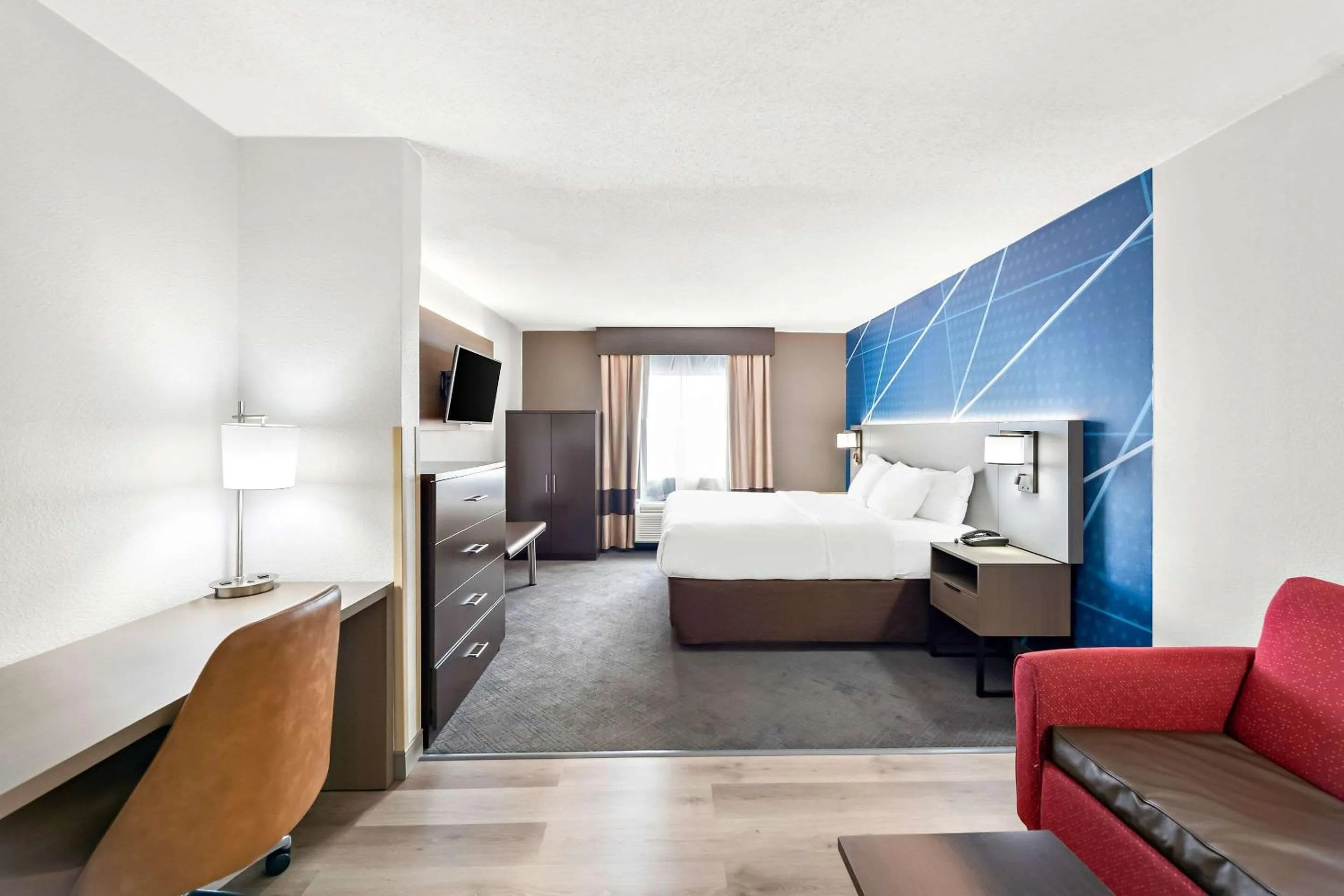 Bedroom, Bed in Comfort Suites Columbus