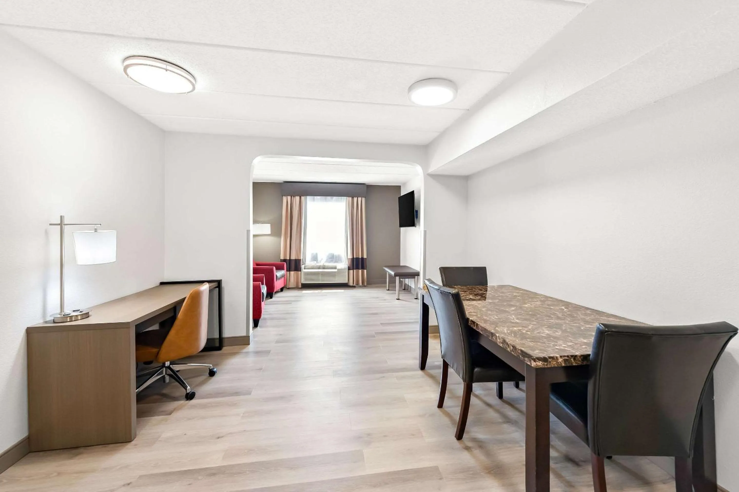 Bedroom in Comfort Suites Columbus