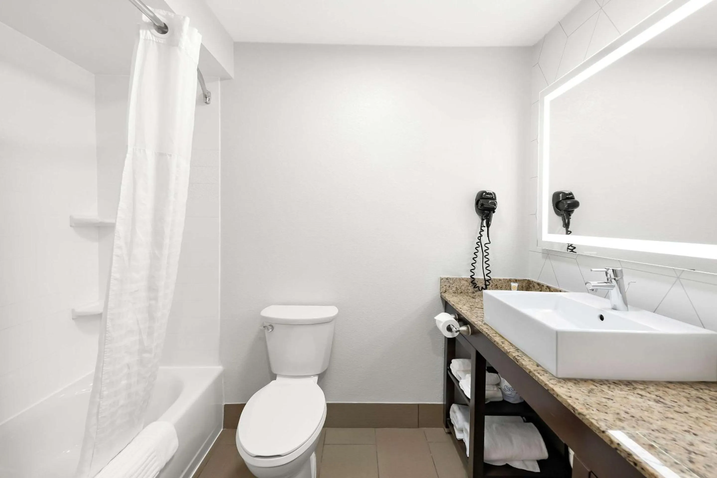 Bedroom in Comfort Suites Columbus