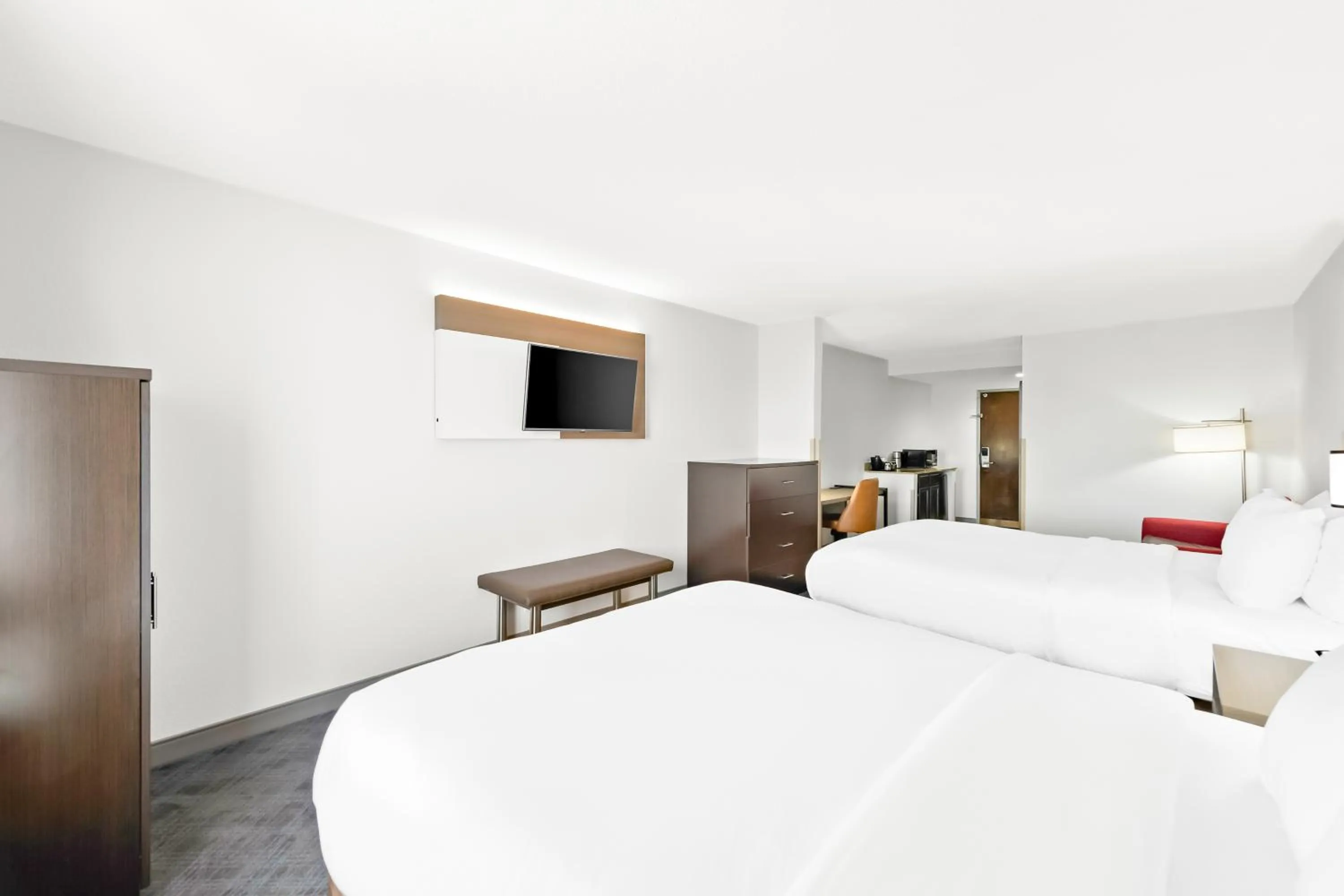 Bed in Comfort Suites Columbus