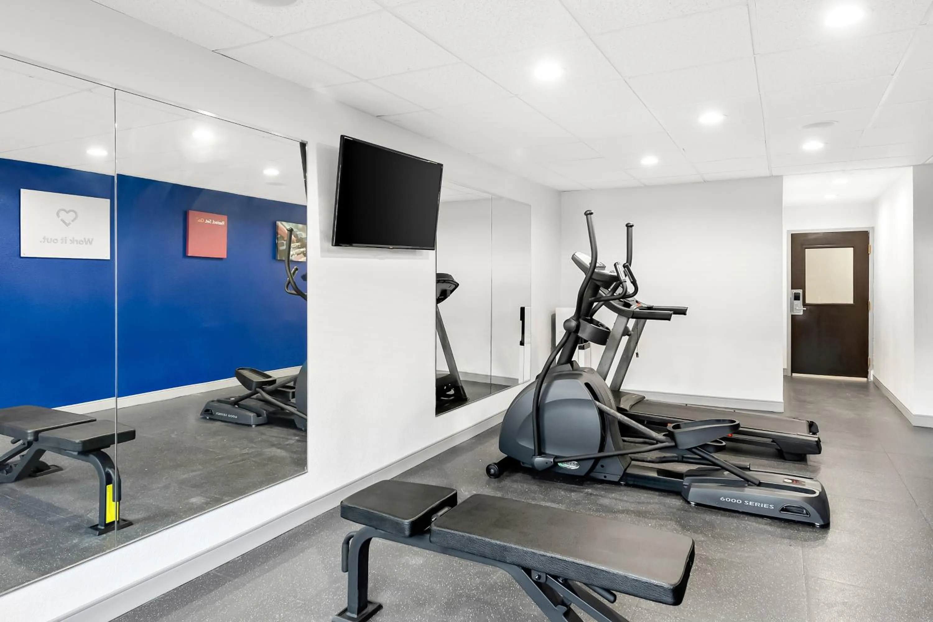 Property building in Comfort Suites Columbus