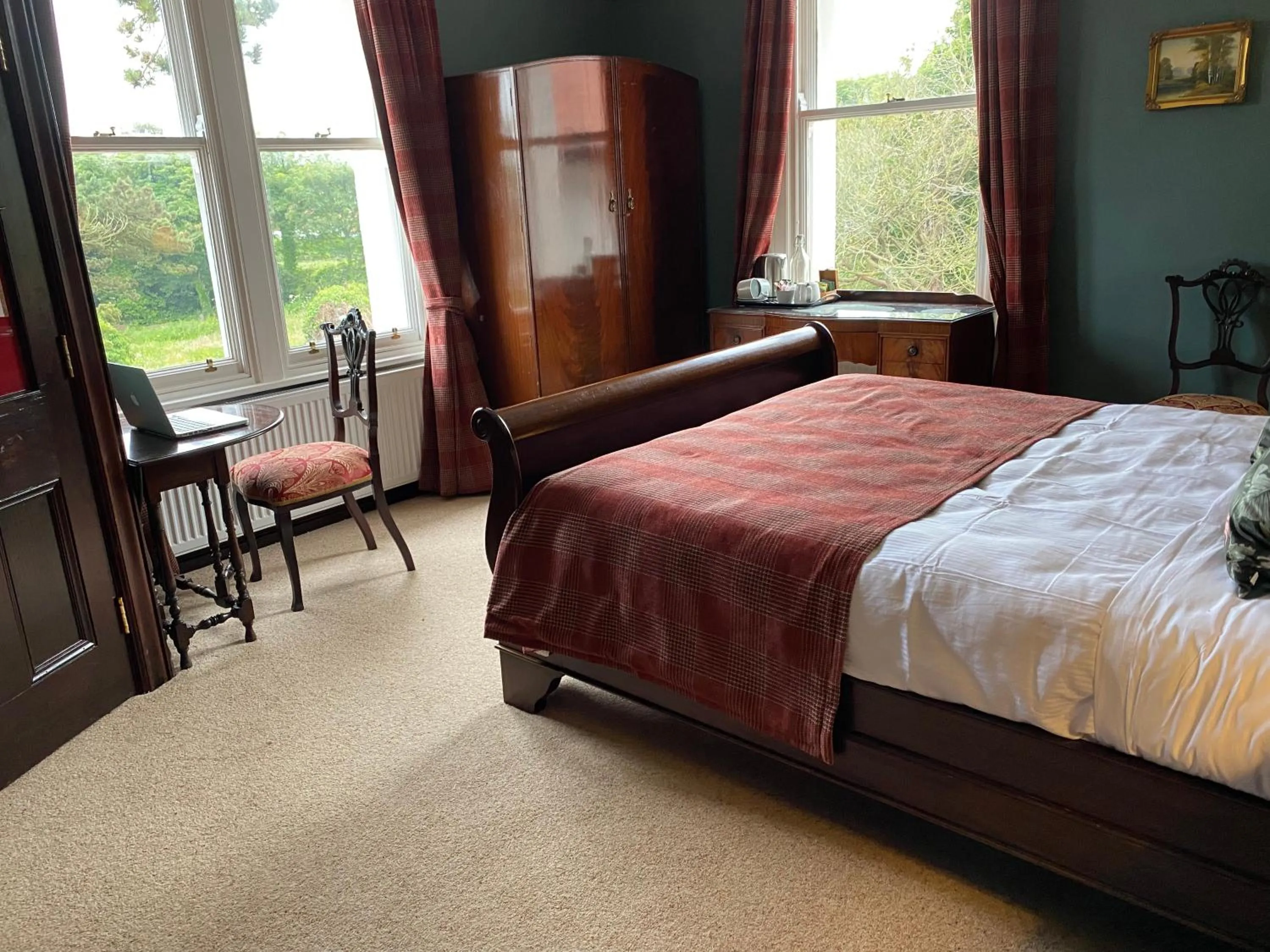 Photo of the whole room, Bed in The Old Vicarage NI B&B