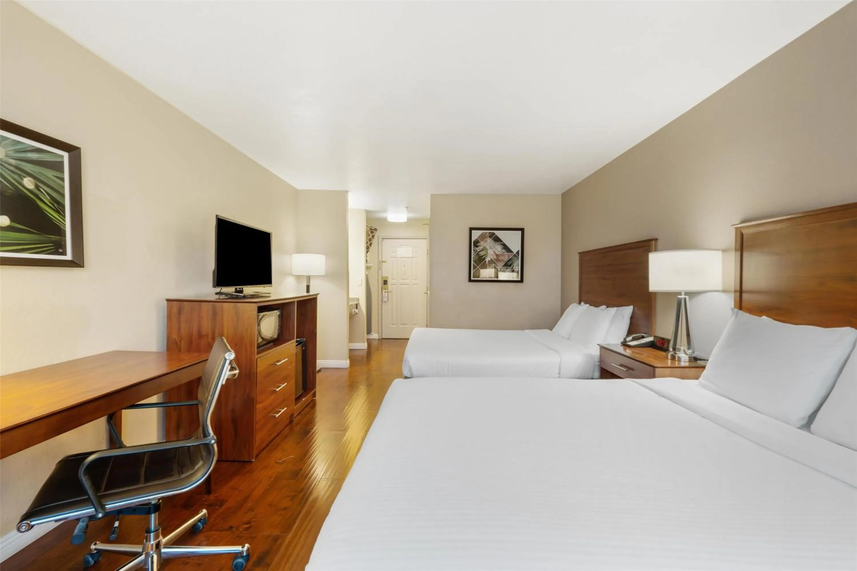 Bedroom, Bed in Best Western Plus John Jay Inn & Suites