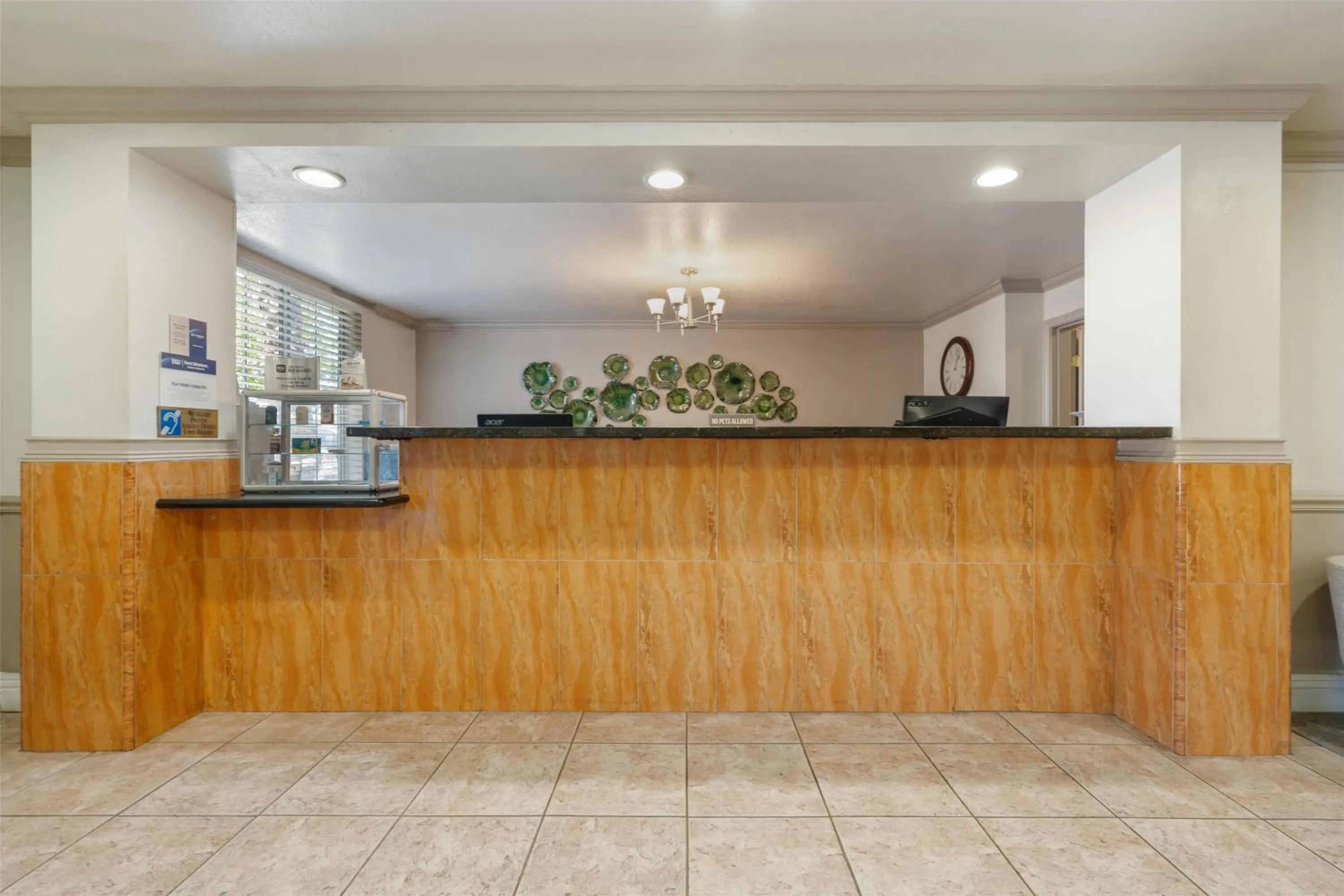 Lobby or reception in Best Western Plus John Jay Inn & Suites