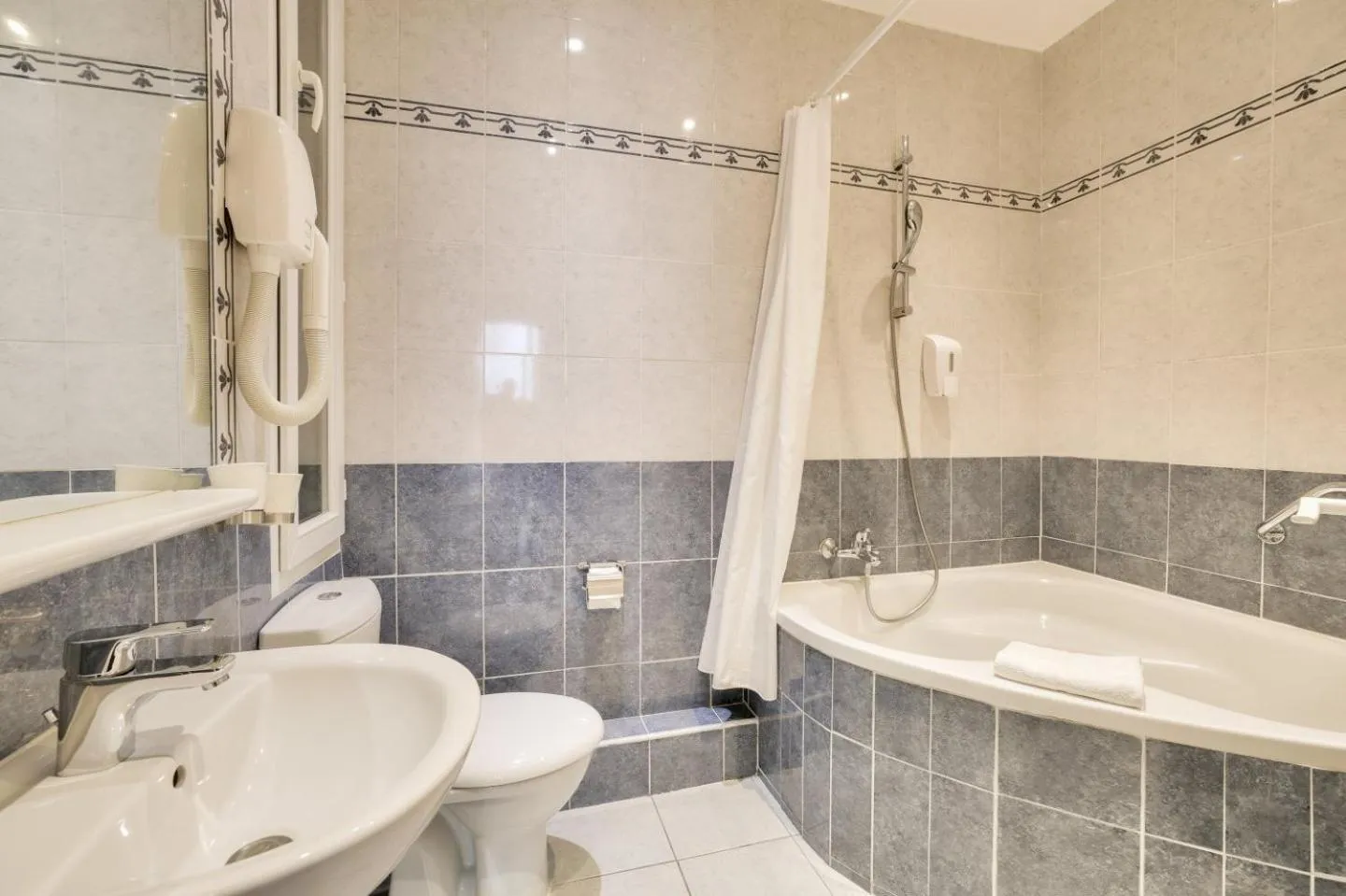 Bathroom in Hotel Lepante