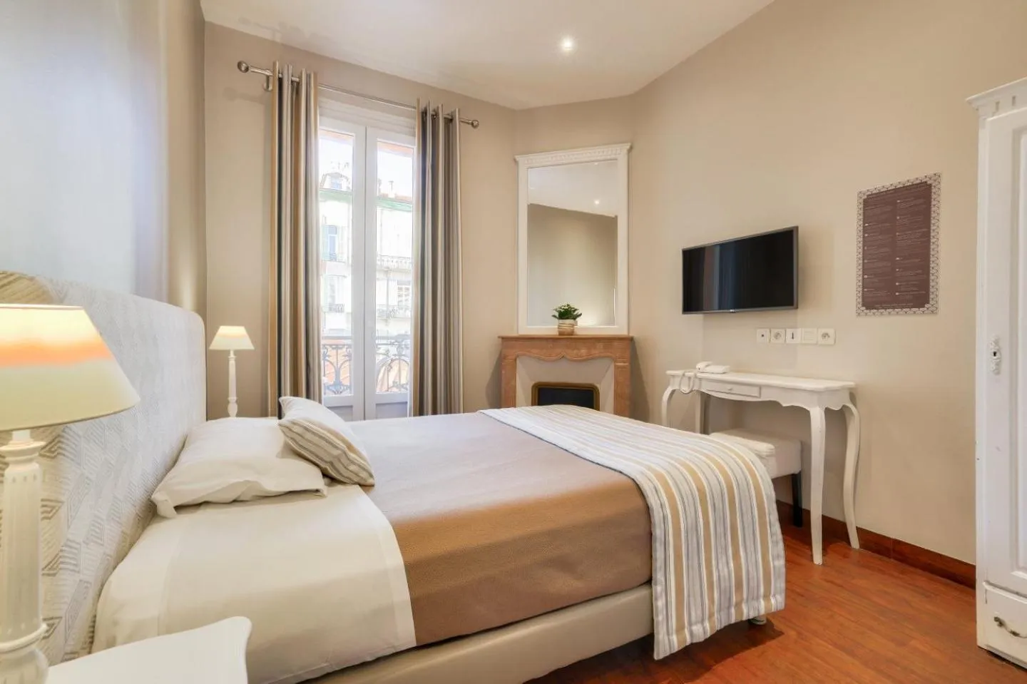 Bed in Hotel Lepante