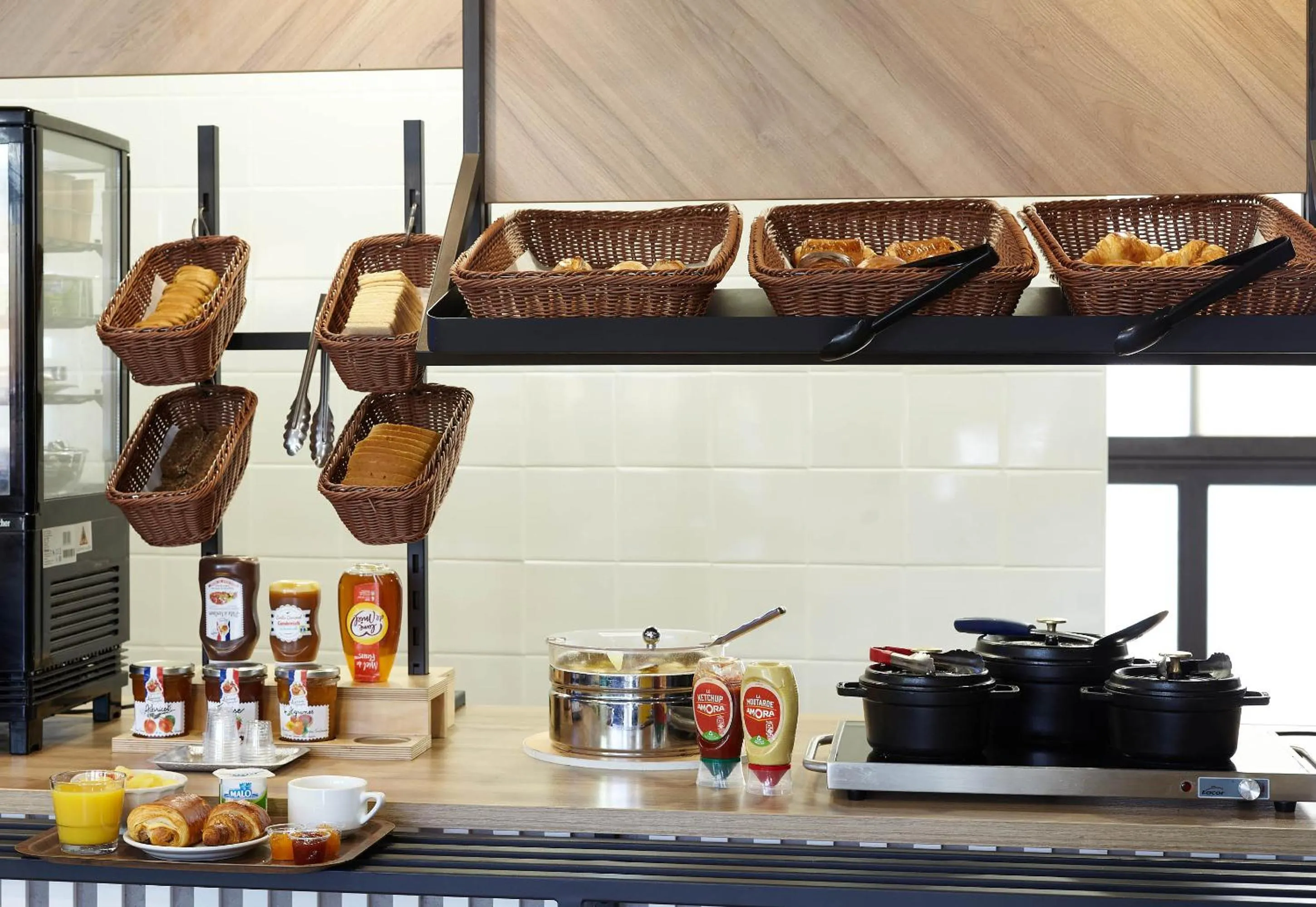 Buffet breakfast in B&B HOTEL Paris Rosny-sous-Bois