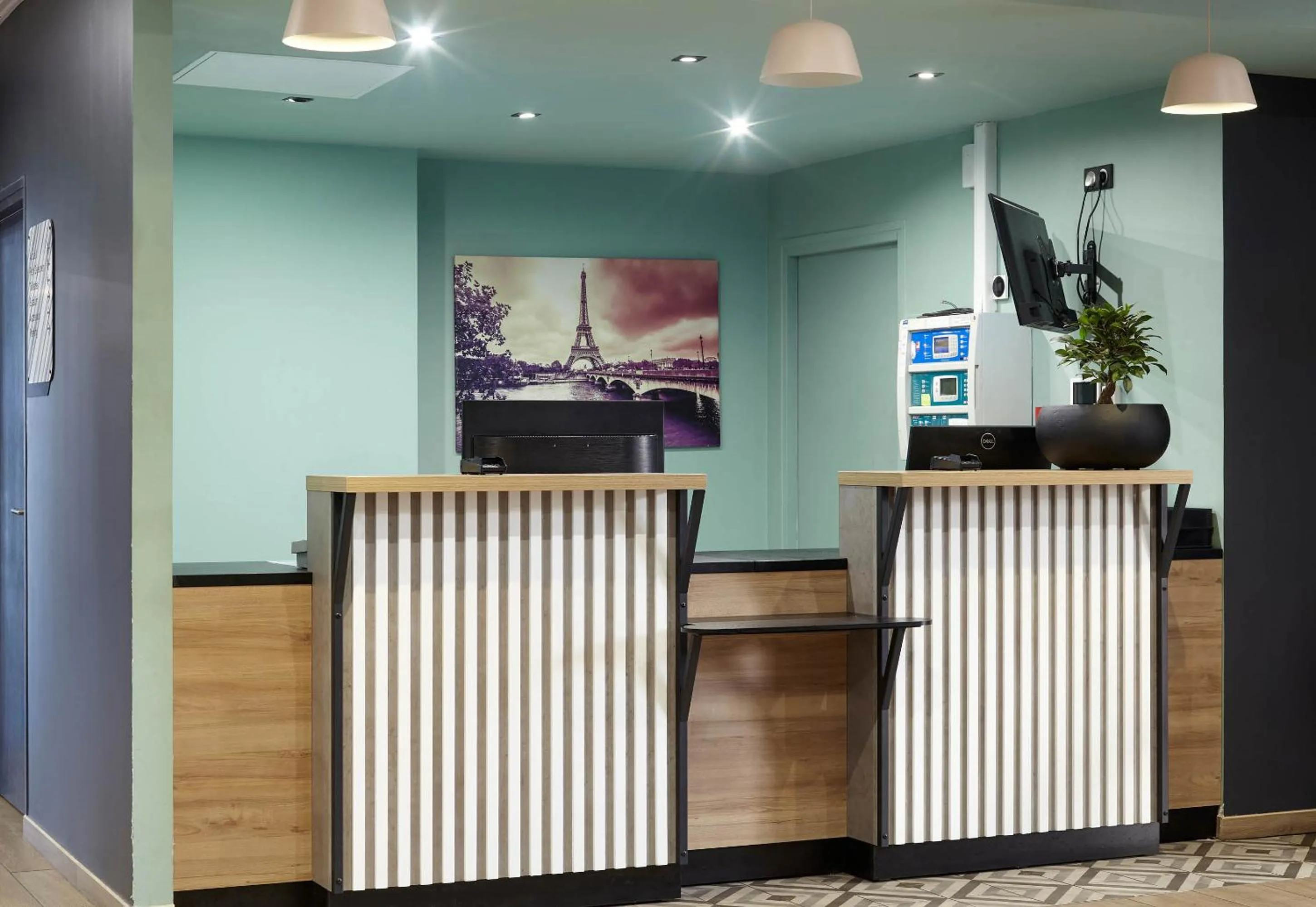 Lobby or reception in B&B HOTEL Paris Rosny-sous-Bois