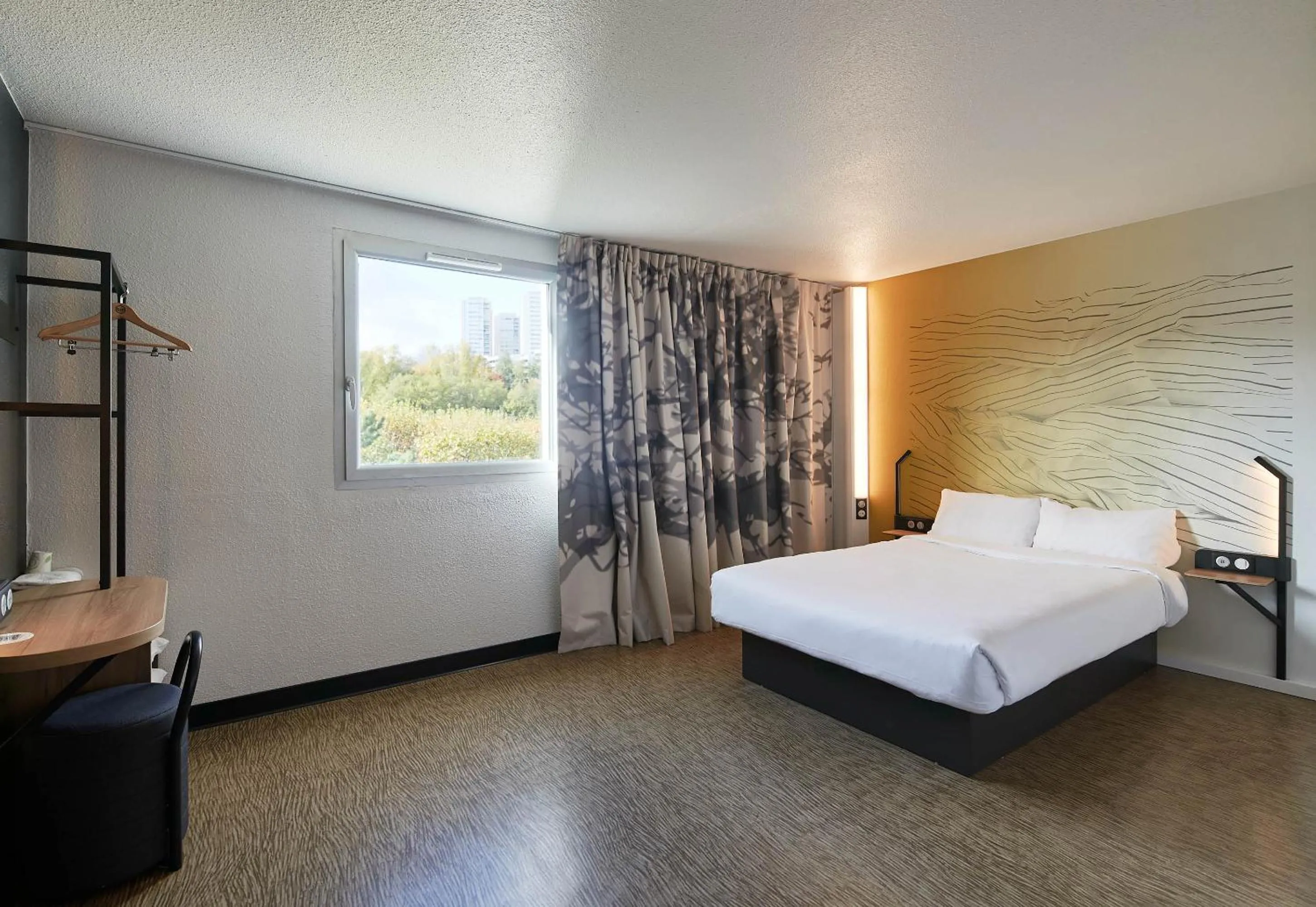 Bedroom, Bed in B&B HOTEL Paris Rosny-sous-Bois