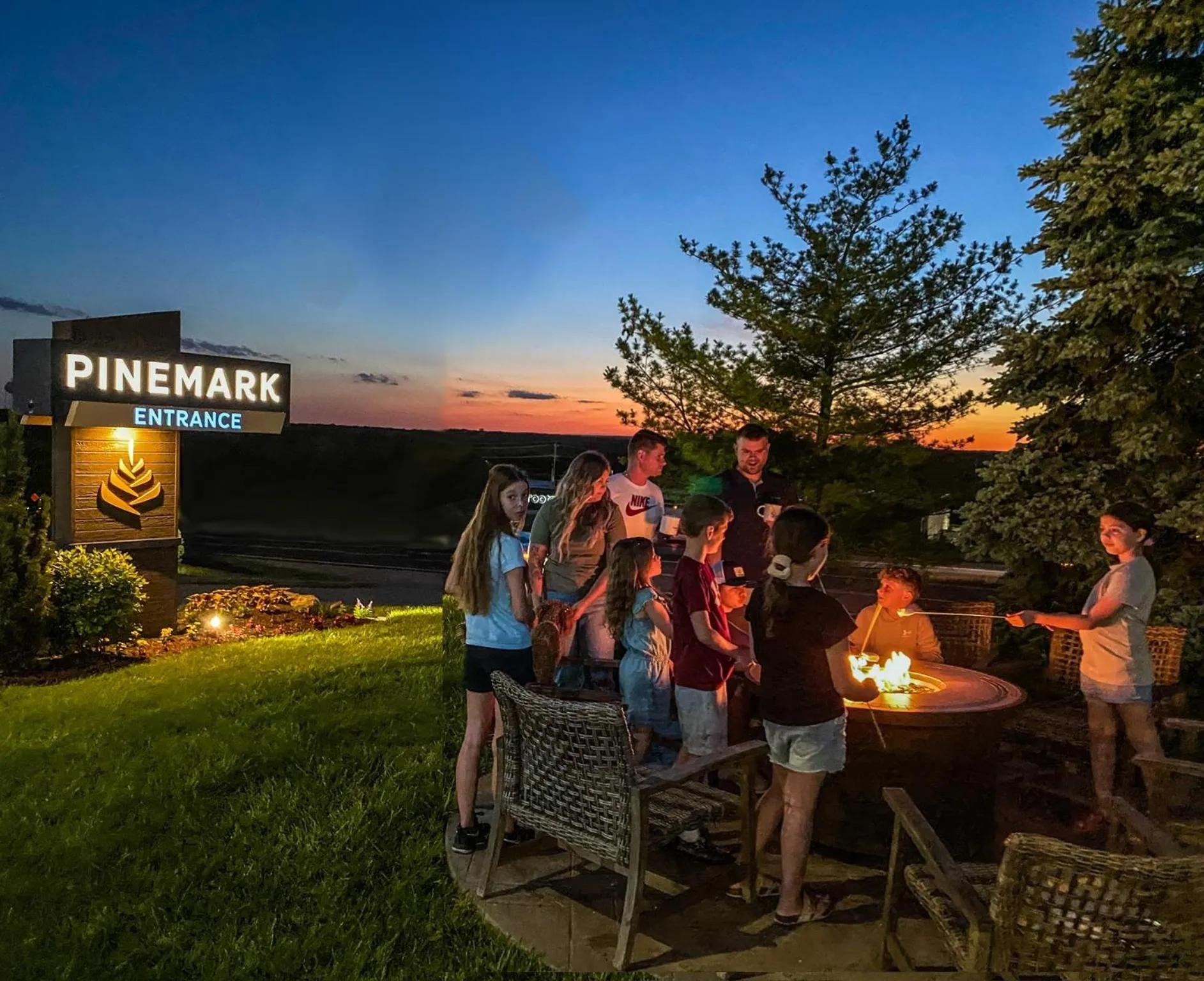 Patio in PINEMARK Inn Suites Events