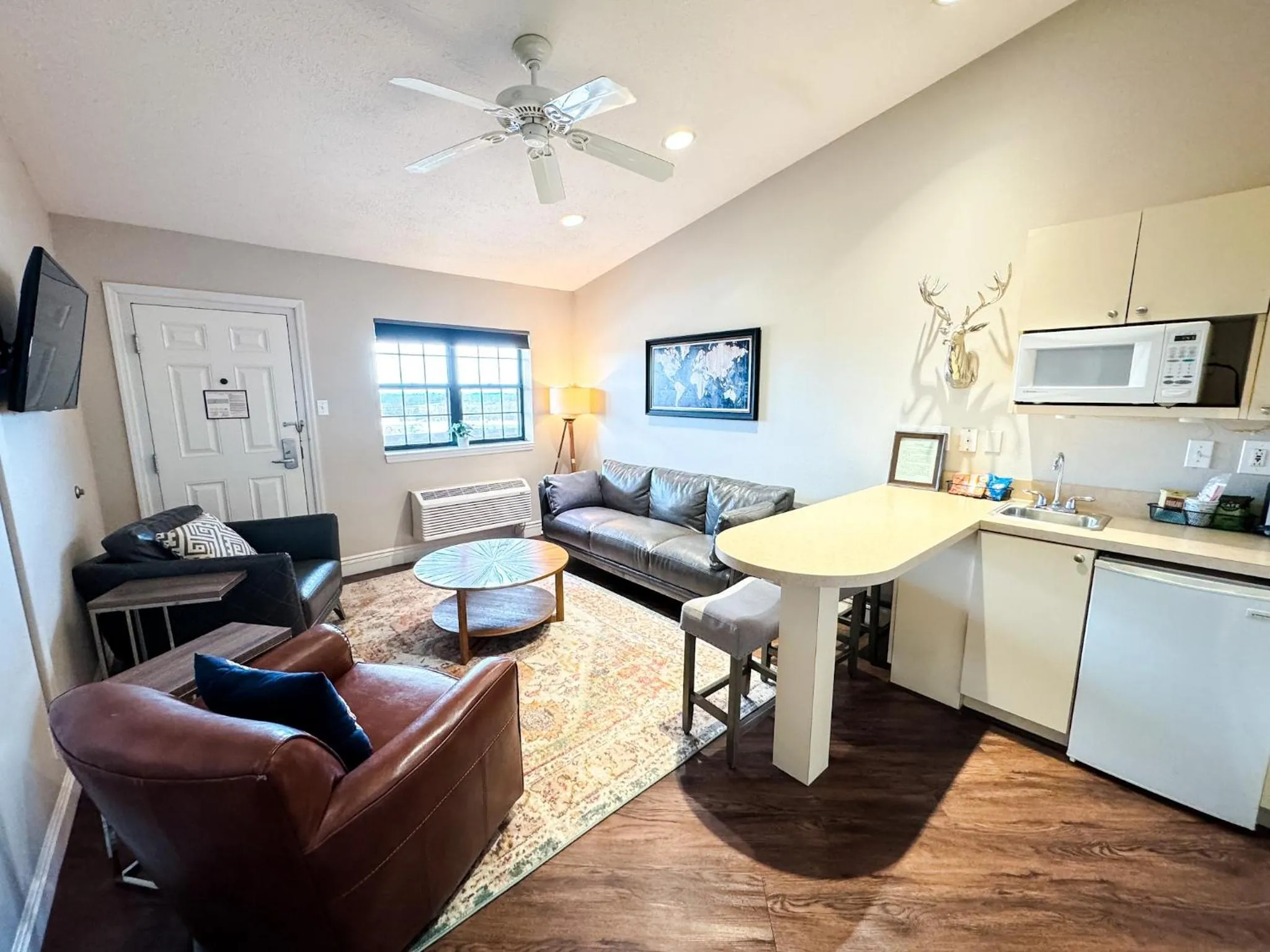 Living room in PINEMARK Inn Suites Events