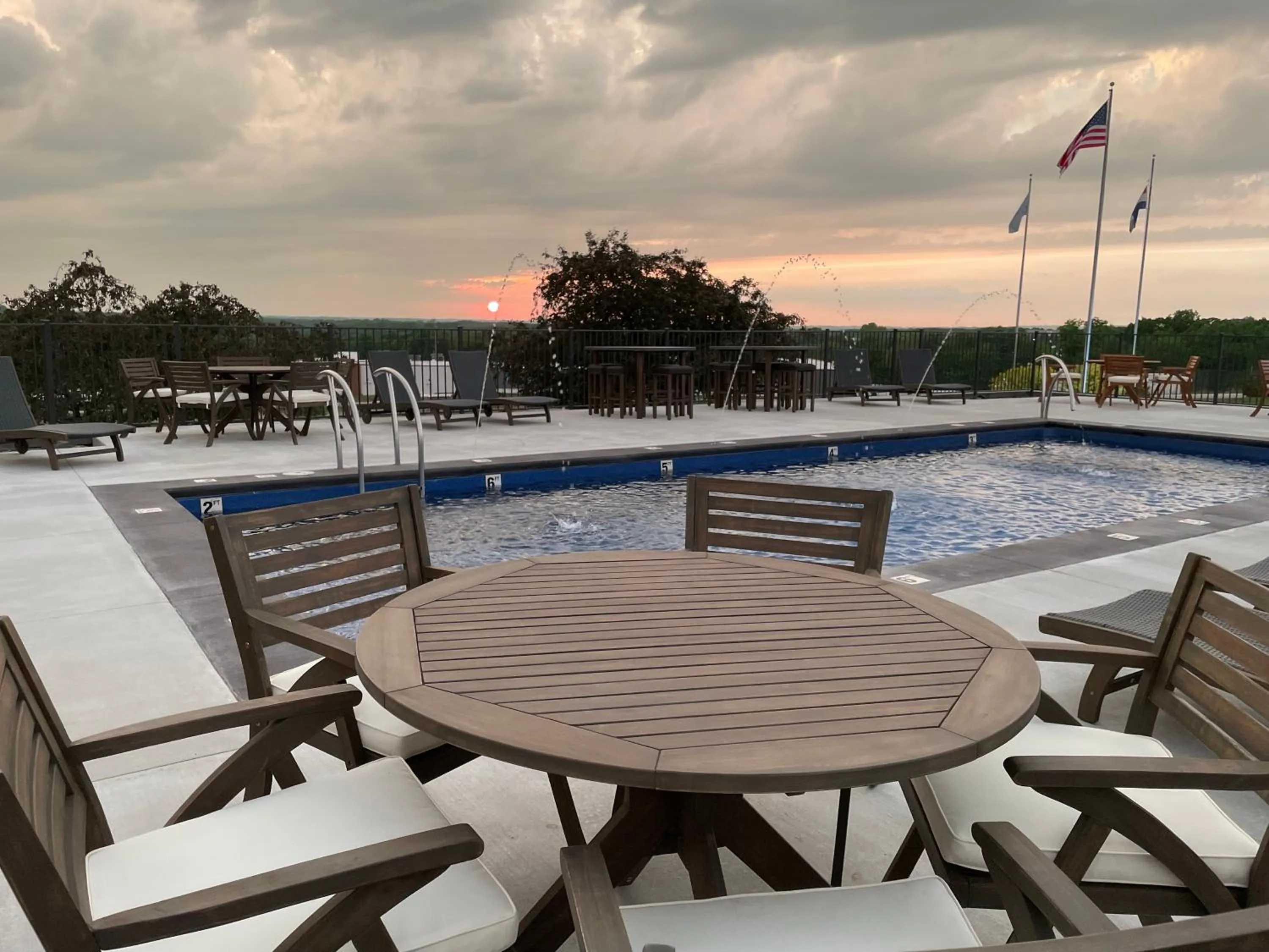 Patio in PINEMARK Inn Suites Events