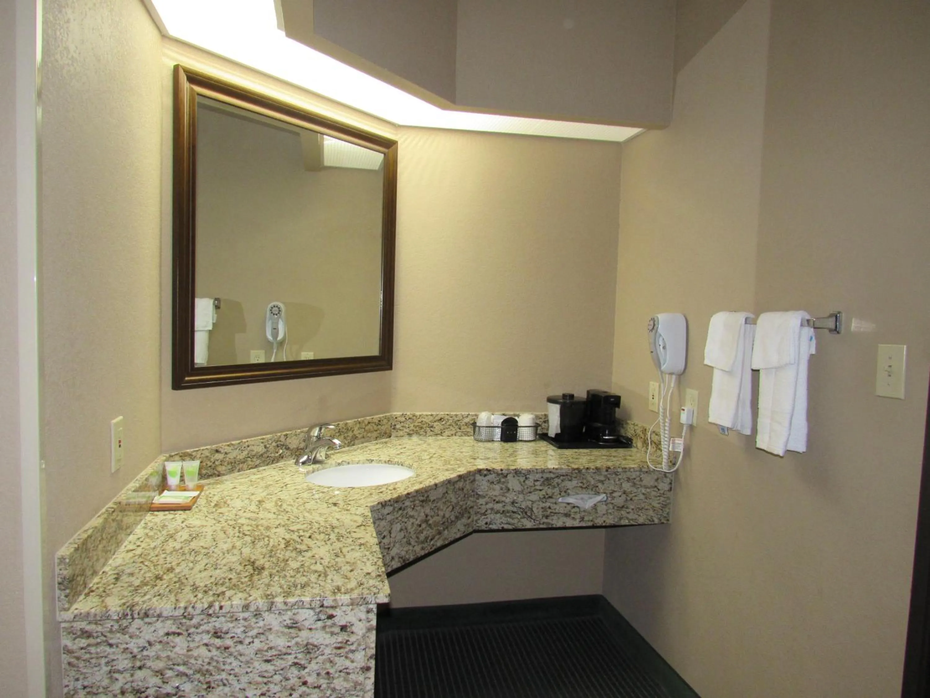 towels in Bay Mountain Inn Cherokee Smoky Mountains