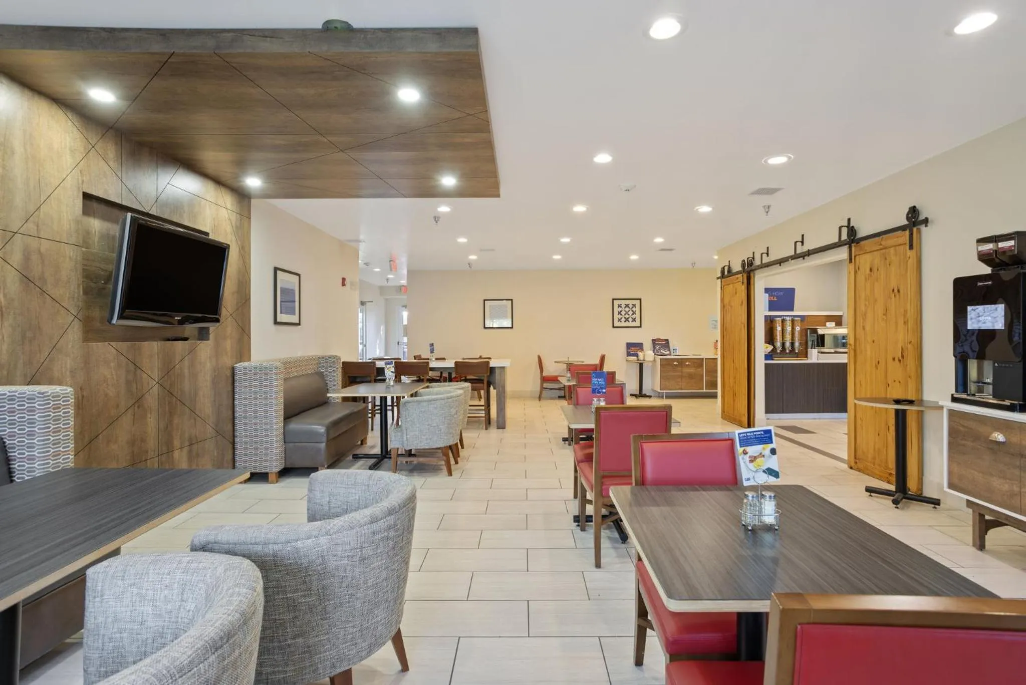 Breakfast in Holiday Inn Express Hotel & Suites Torrington by IHG