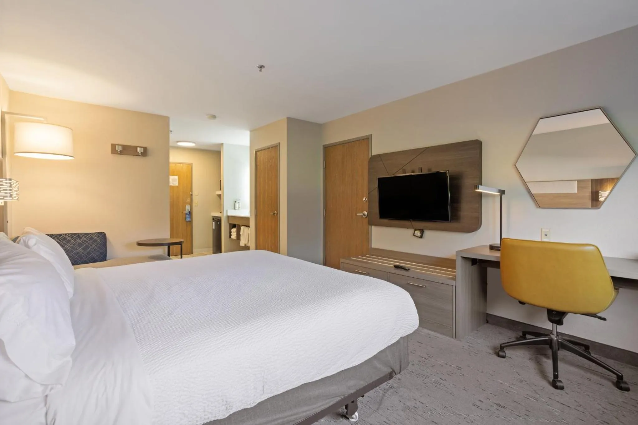 Photo of the whole room, Bed in Holiday Inn Express Hotel & Suites Torrington by IHG