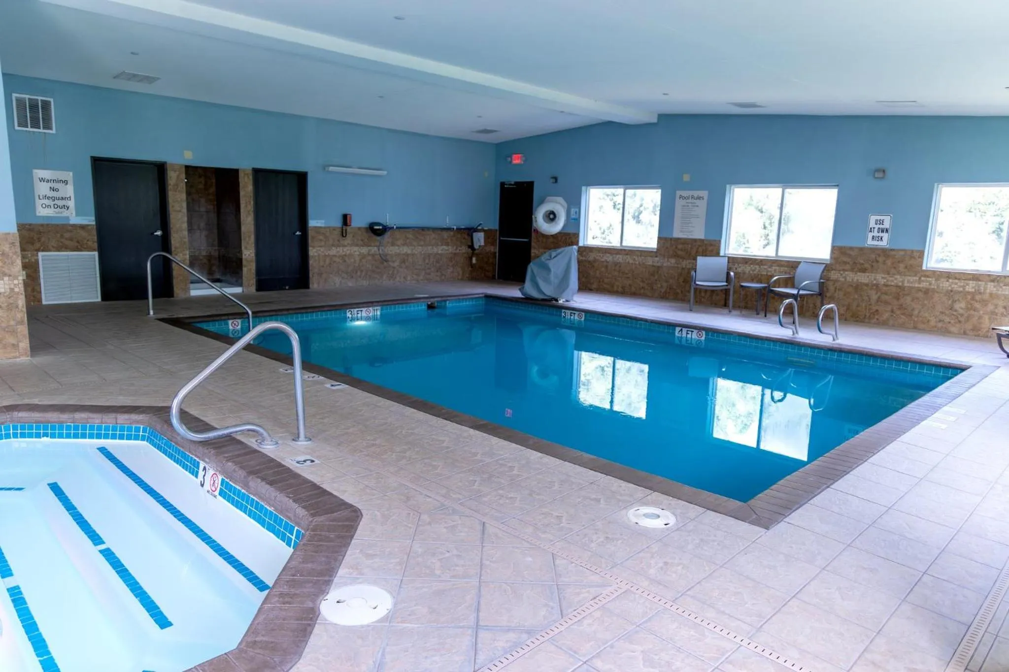 Swimming pool in Holiday Inn Express Hotel & Suites Torrington by IHG