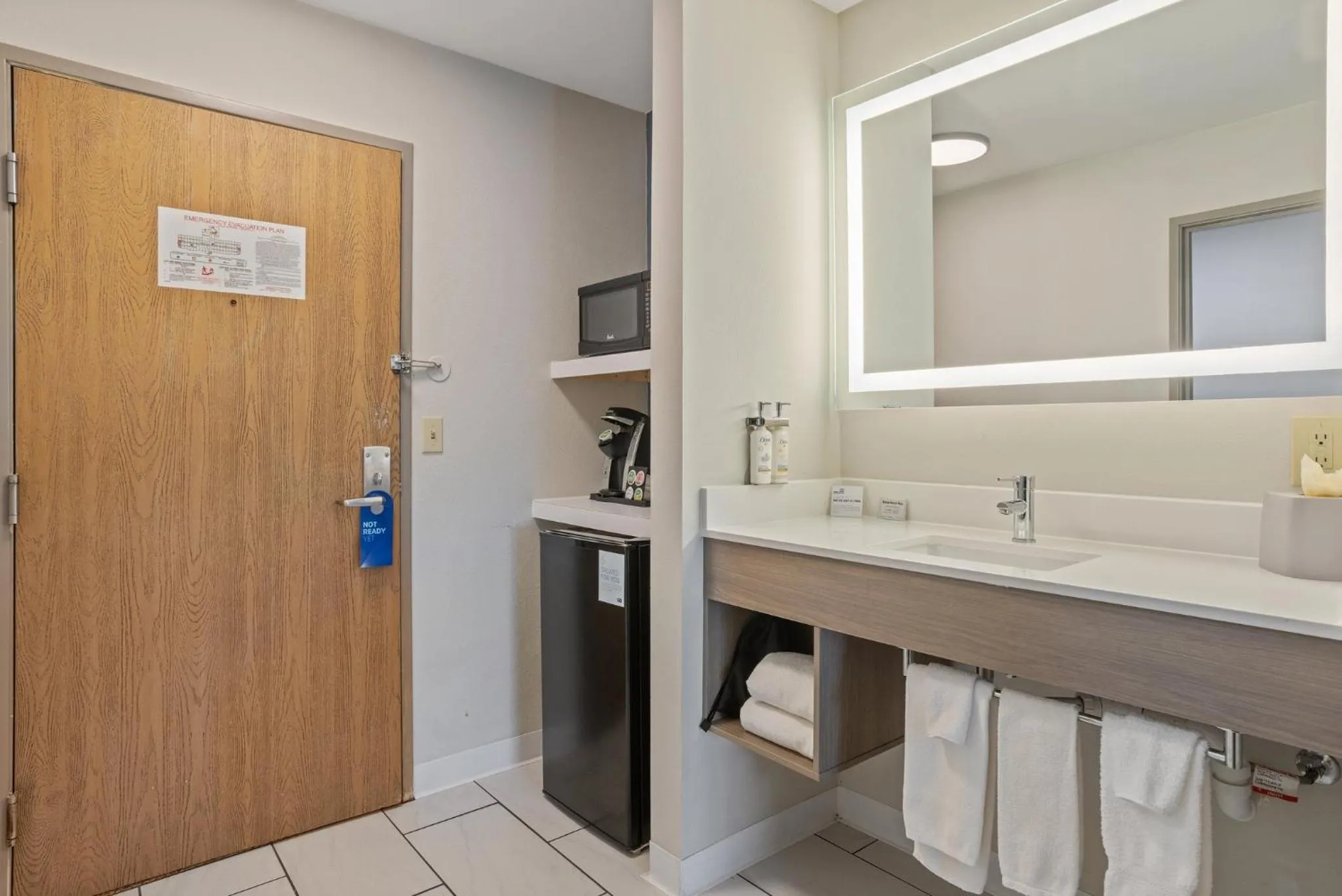 Photo of the whole room in Holiday Inn Express Hotel & Suites Torrington by IHG