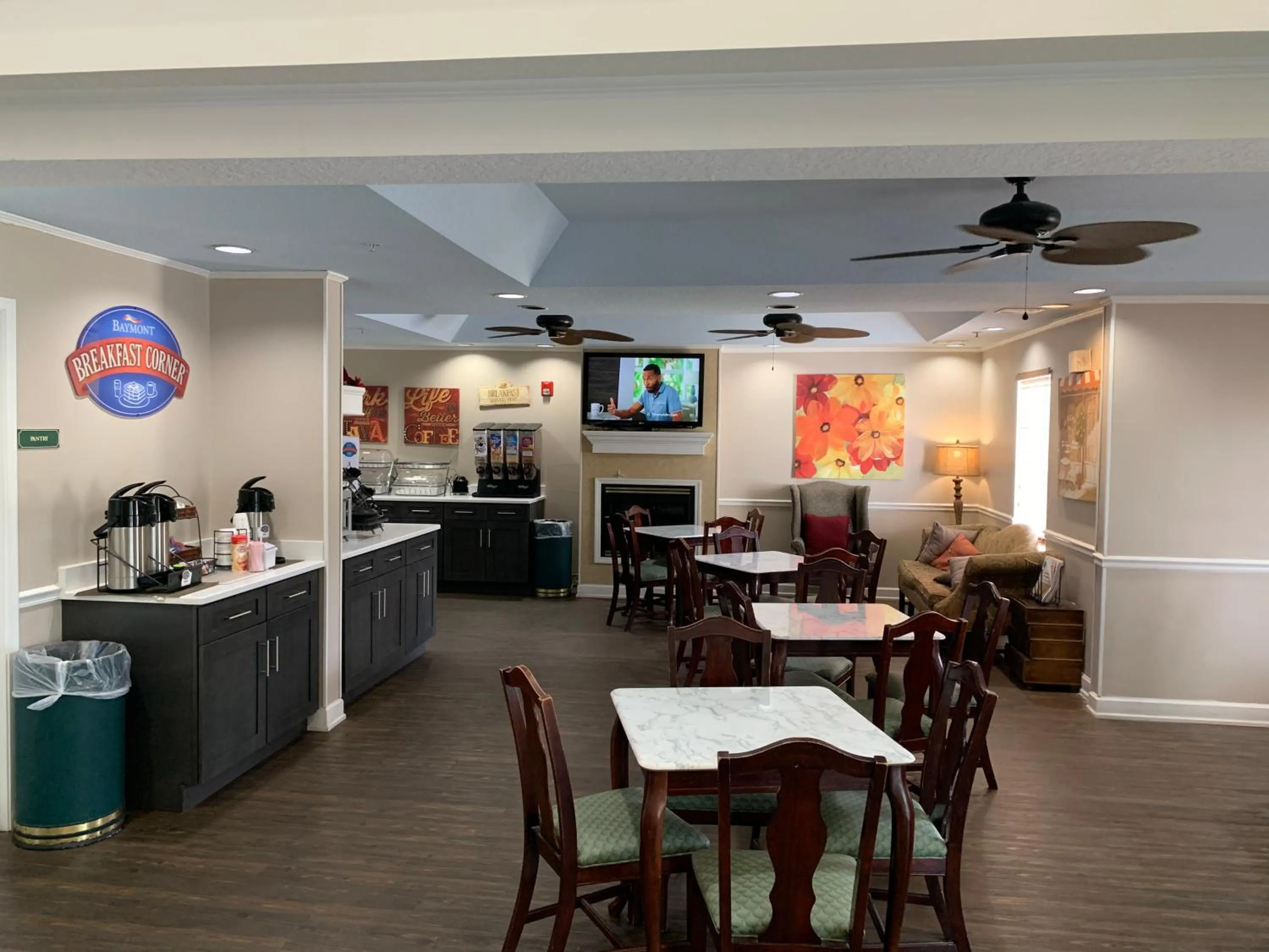 Kitchen or kitchenette in Ormond Beach Inn