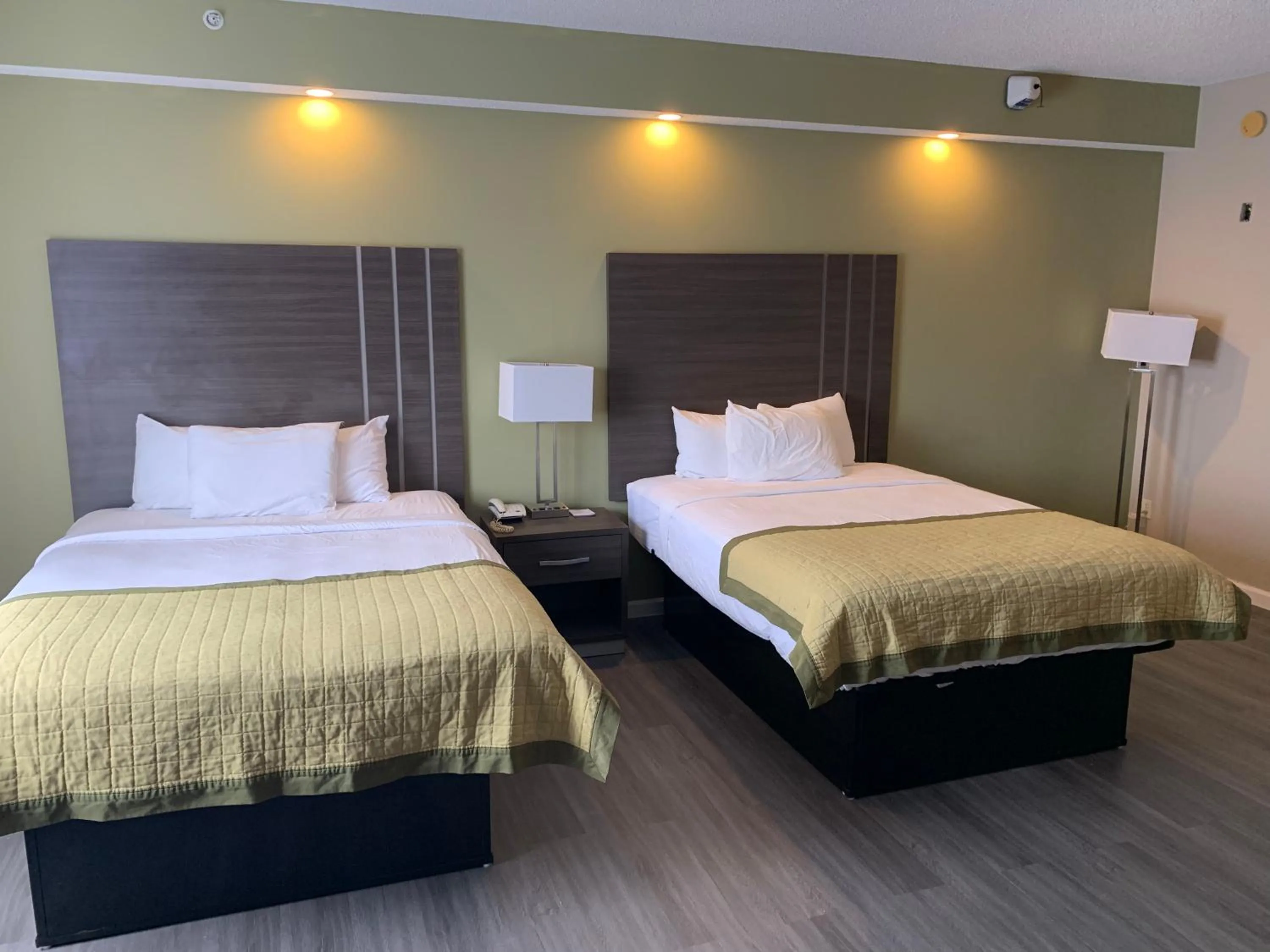 Bedroom, Bed in Ormond Beach Inn