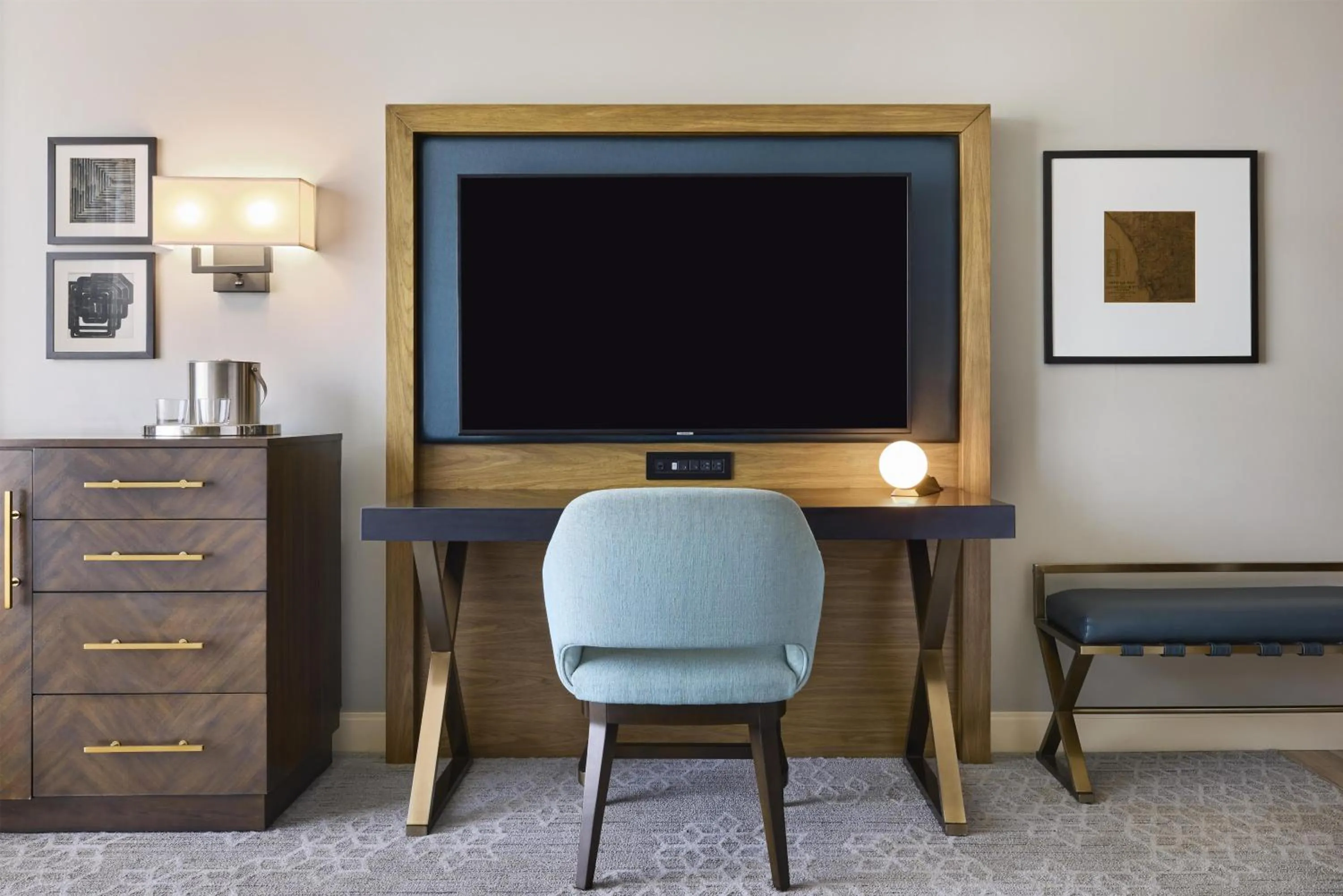 Bedroom in Carte Hotel San Diego Downtown, Curio Collection By Hilton