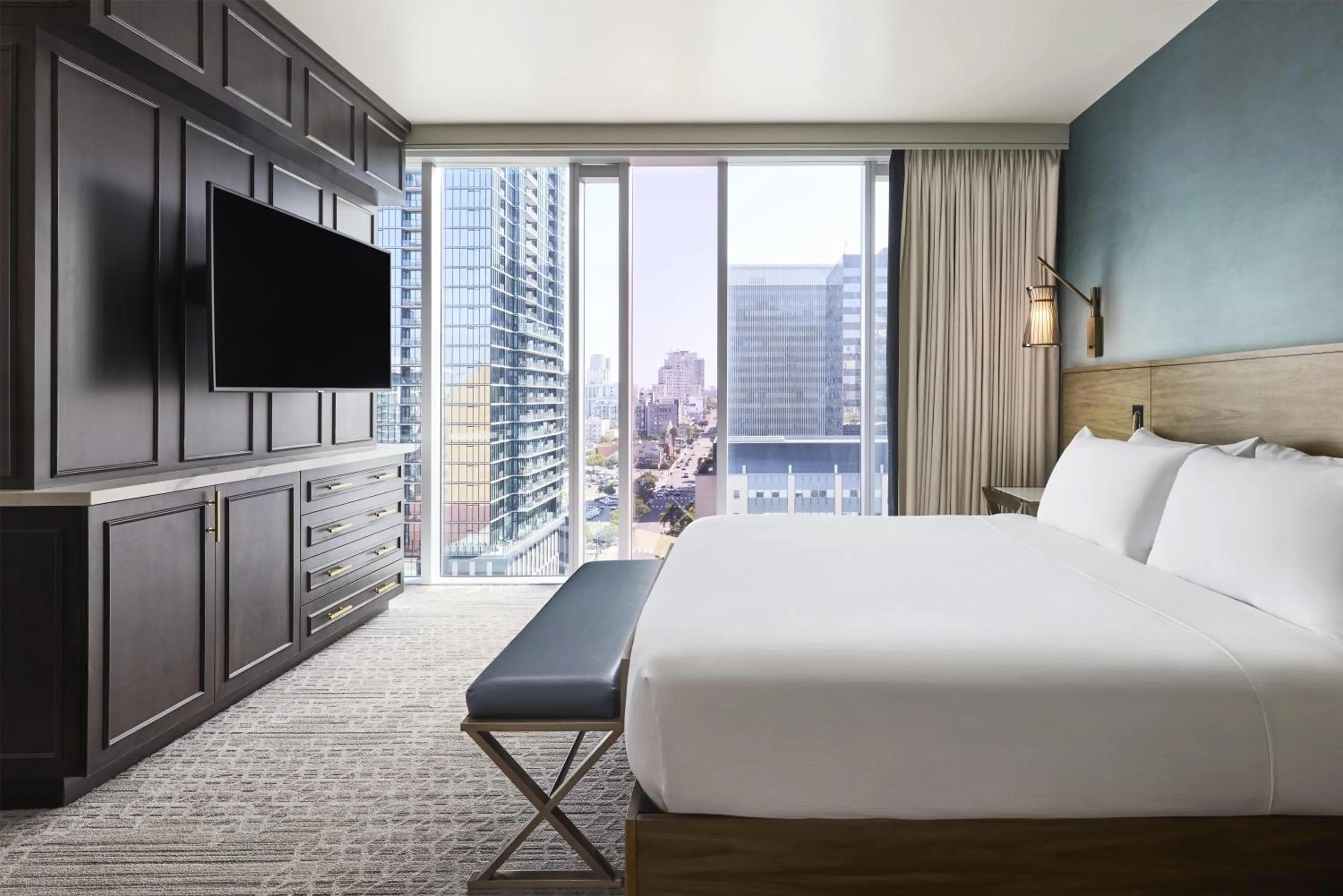 Bed in Carte Hotel San Diego Downtown, Curio Collection By Hilton