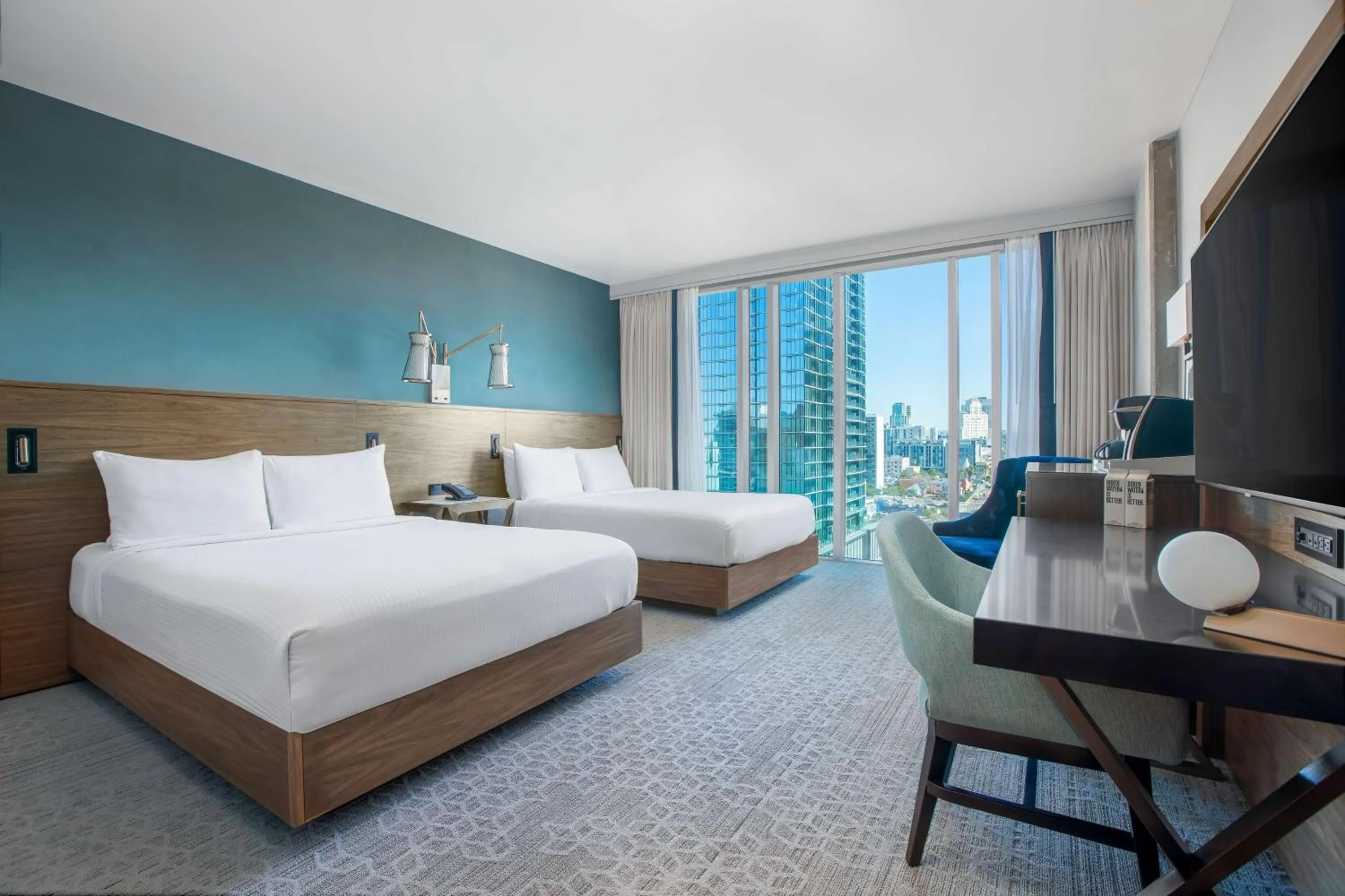 Bedroom, Bed in Carte Hotel San Diego Downtown, Curio Collection By Hilton
