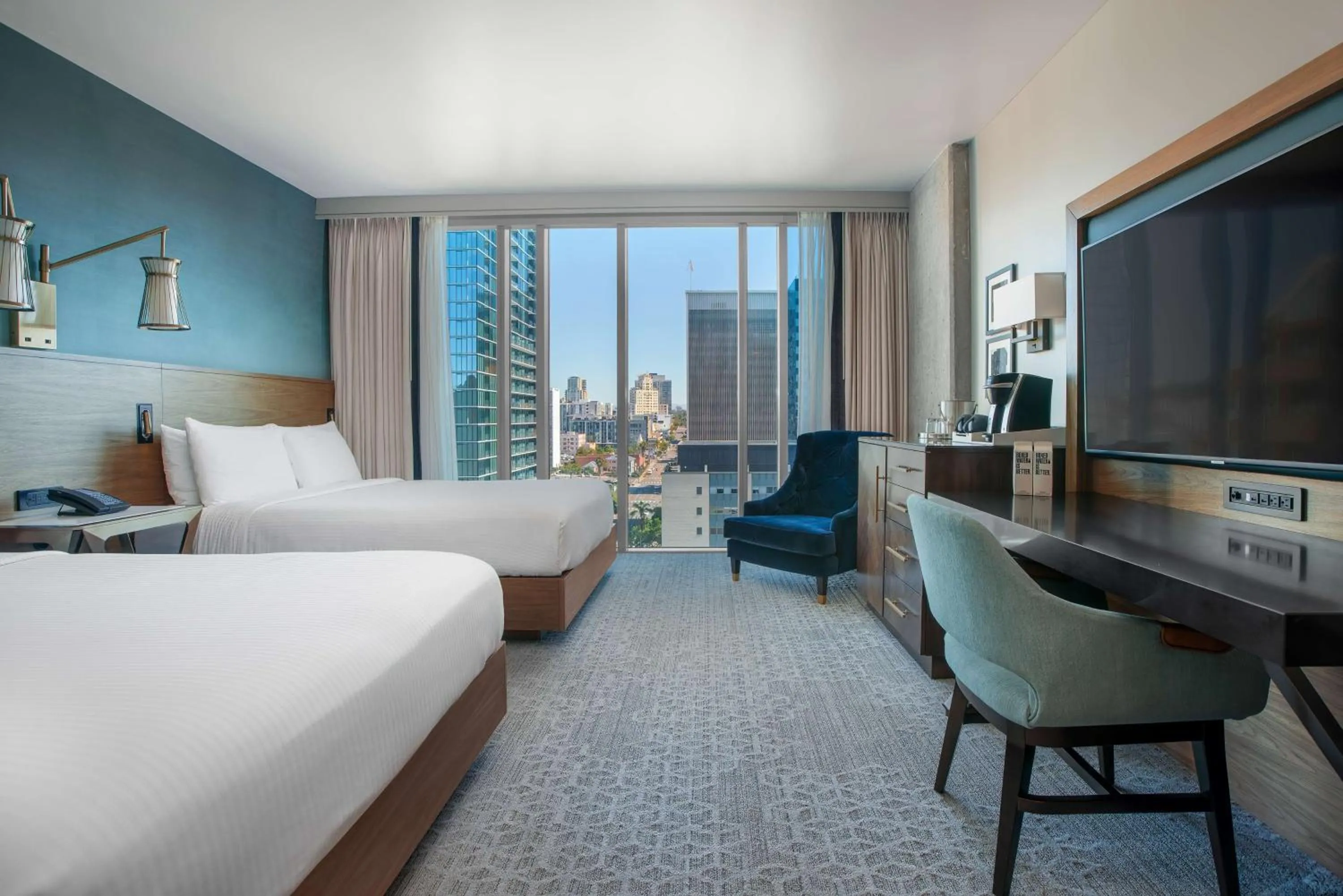 Bedroom, Bed in Carte Hotel San Diego Downtown, Curio Collection By Hilton