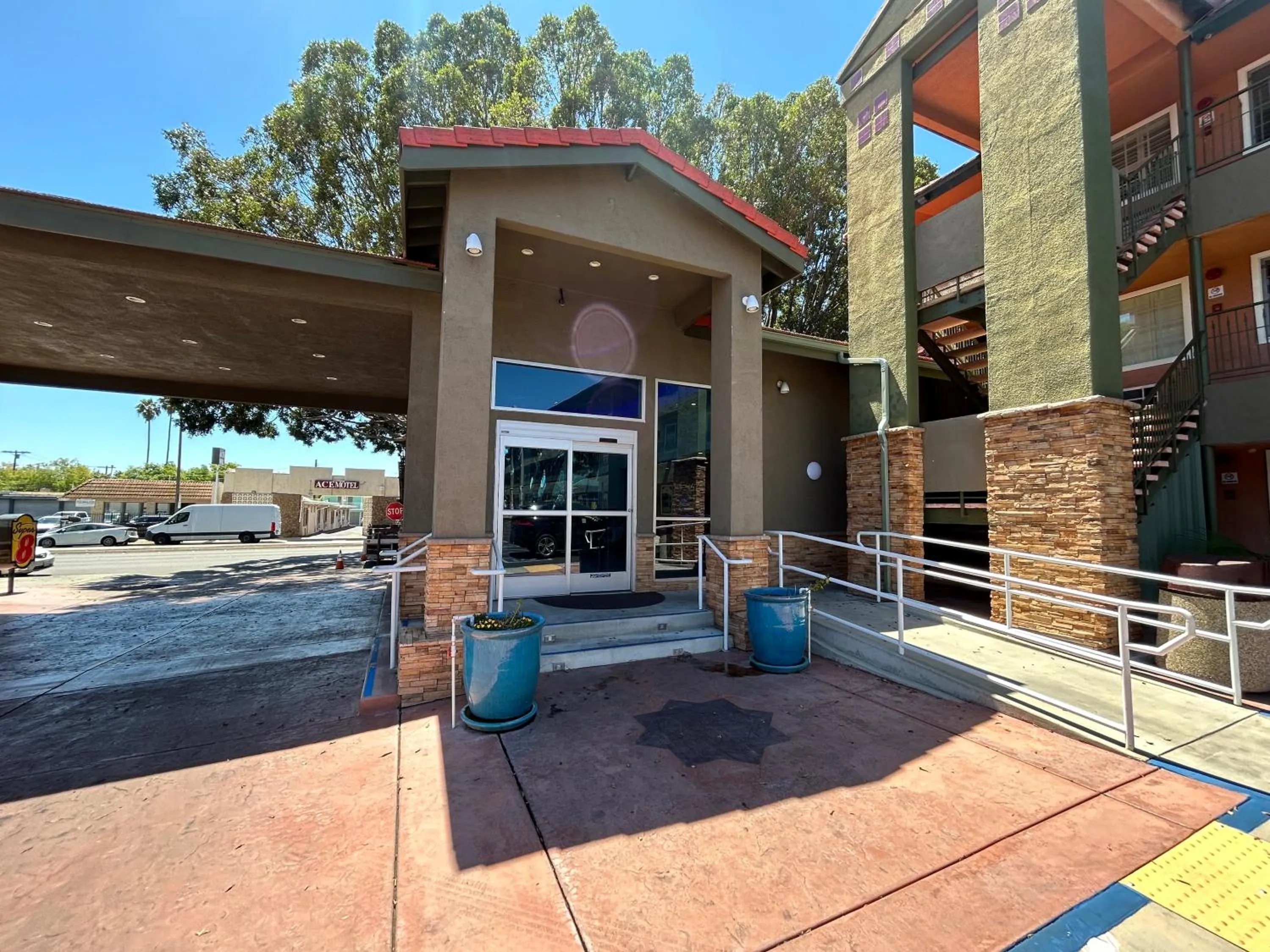 Facade/entrance in Motel 6 Pasadena, CA Old Town Pasadena Area