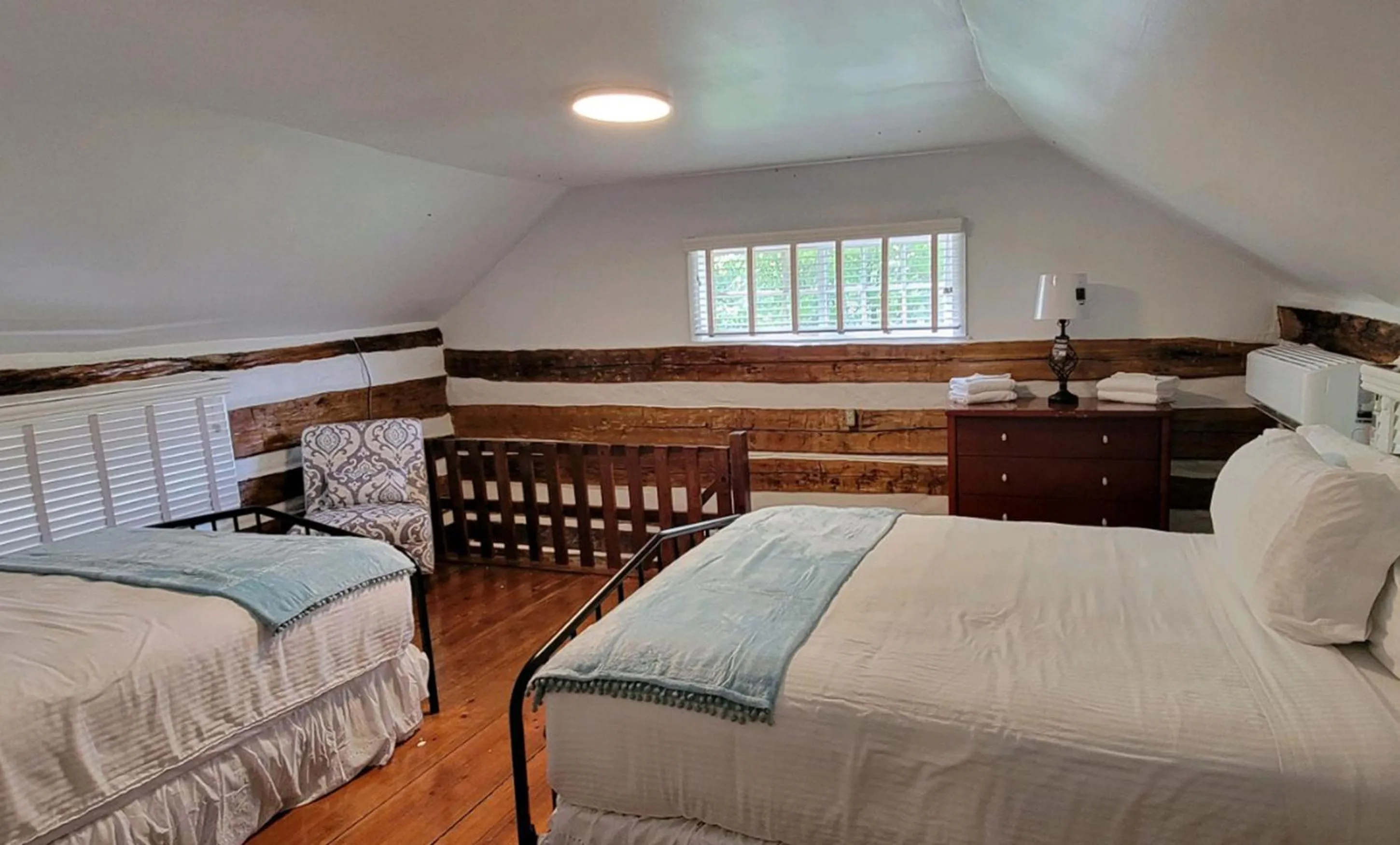 Bed in Graves Mountain Farm & Lodges