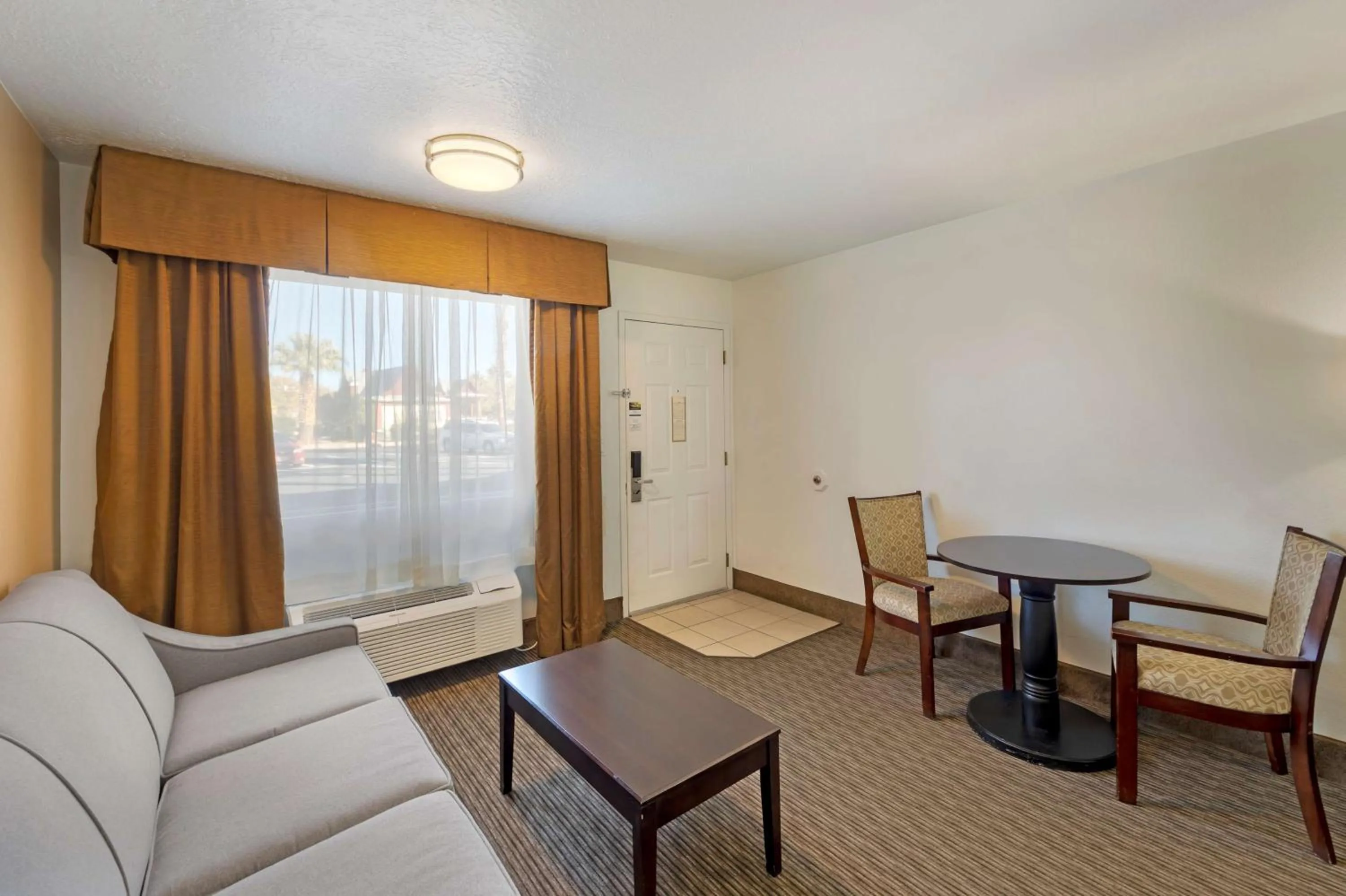 Bedroom in Best Western Mesquite Inn