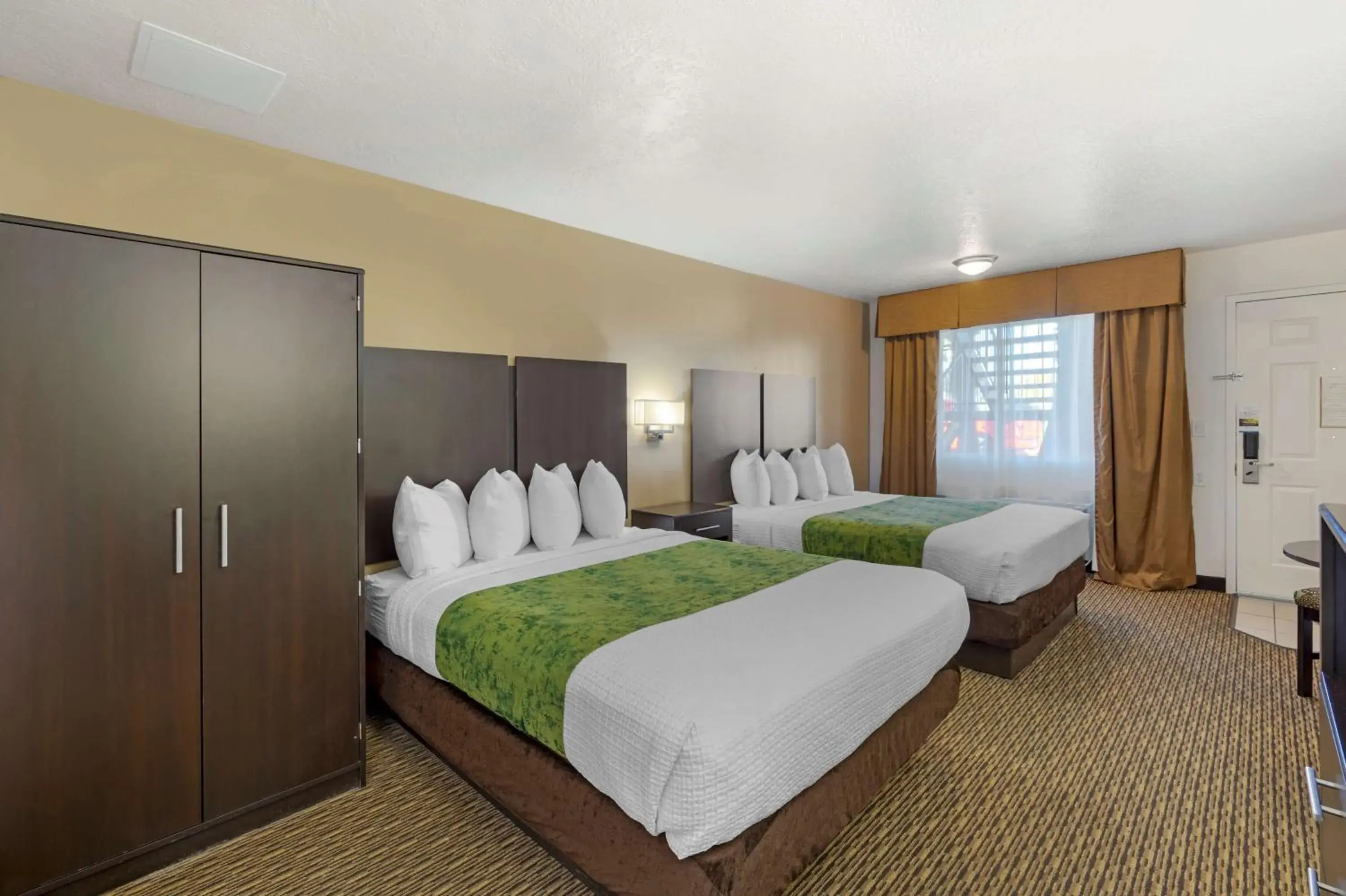 Queen Room with Two Queen Beds and Roll-in Shower- Disability Access/Non-Smoking in Best Western Mesquite Inn Queen Room with Two Queen Beds and Roll-in Shower- Disability Access/Non-Smoking in Best Western Mesquite Inn